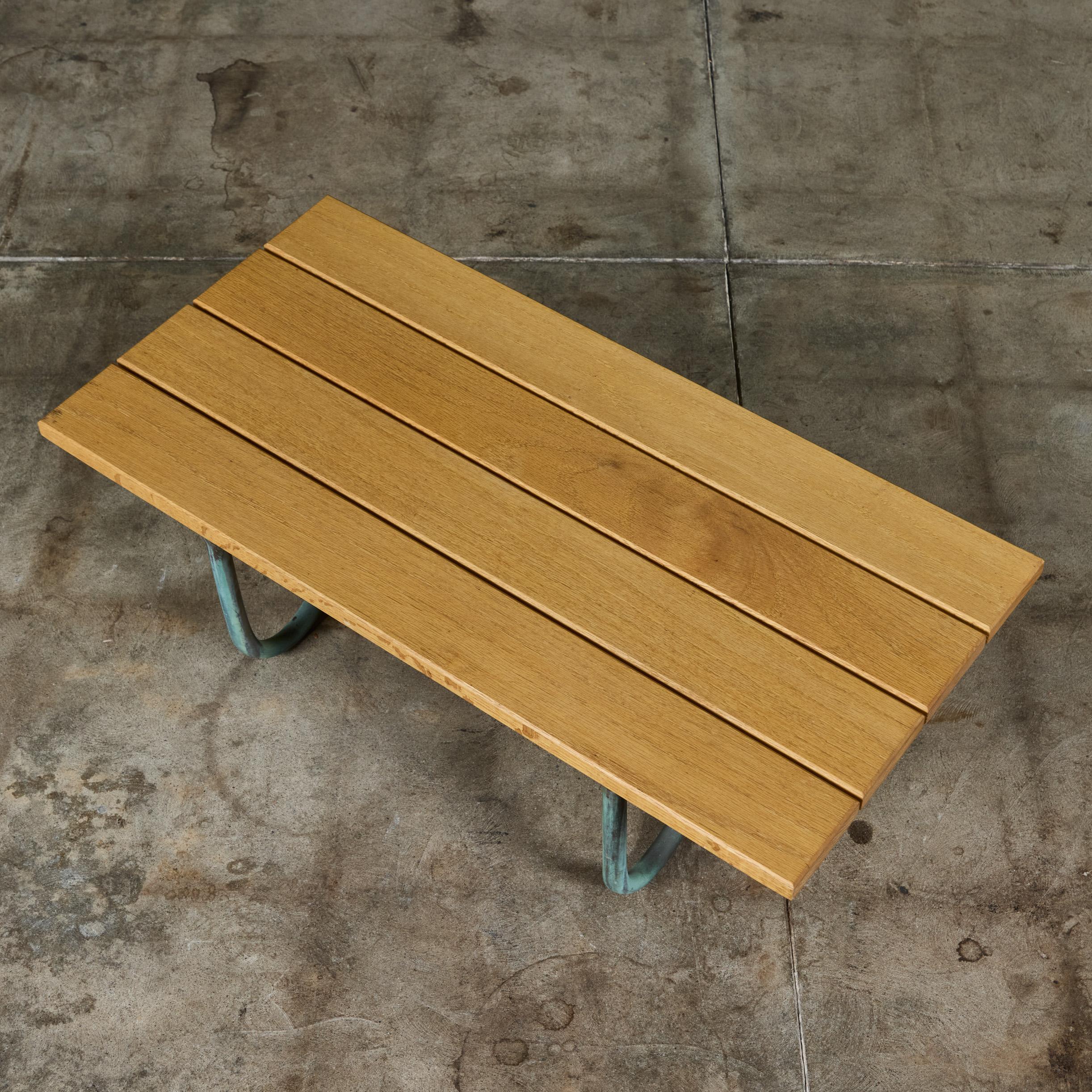 Table de plage en bronze avec plateau en bois par Walter Lamb pour Brown Jordan en vente 8