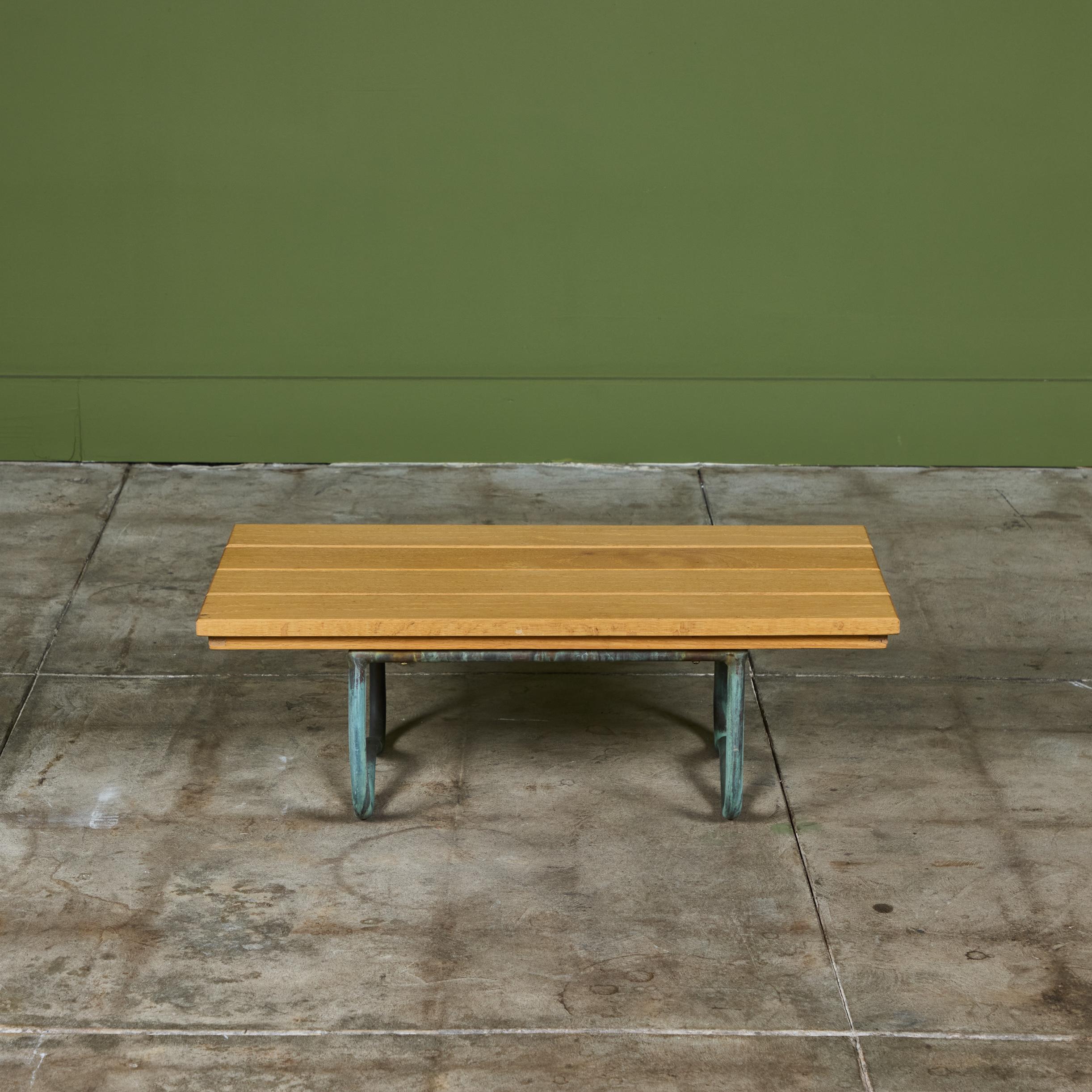 Table de plage en bronze avec plateau en bois par Walter Lamb pour Brown Jordan en vente 5