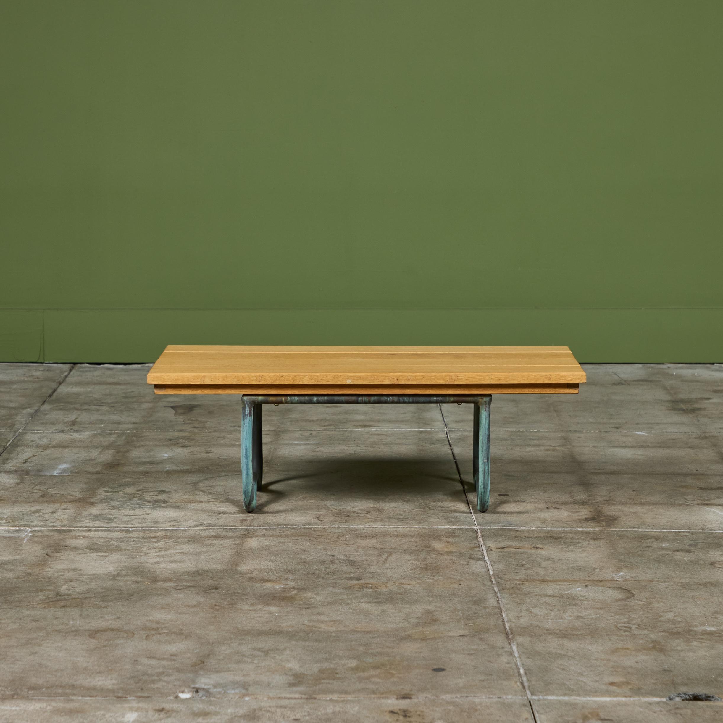Table de plage en bronze avec plateau en bois par Walter Lamb pour Brown Jordan en vente 7