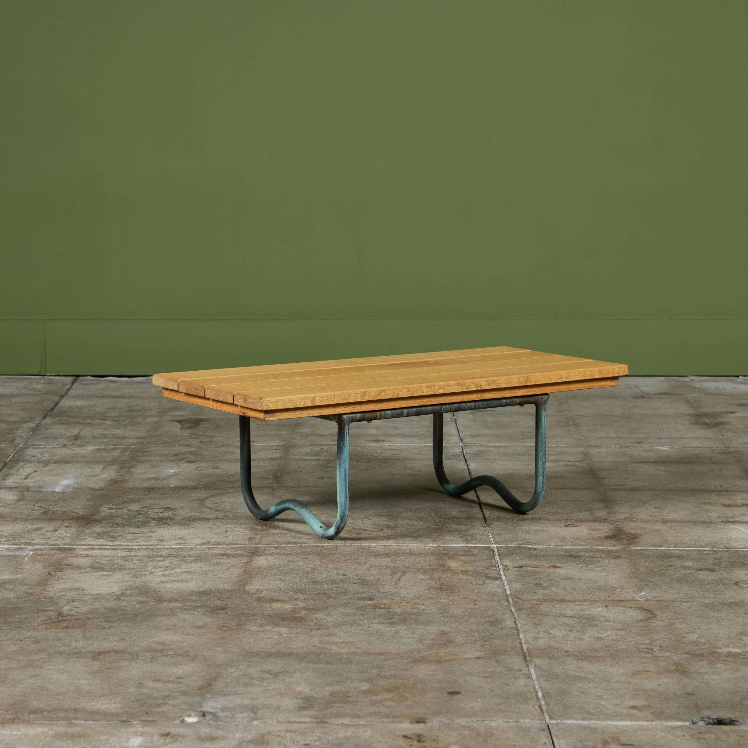 Mid-Century Modern Table de plage en bronze avec plateau en bois par Walter Lamb pour Brown Jordan en vente