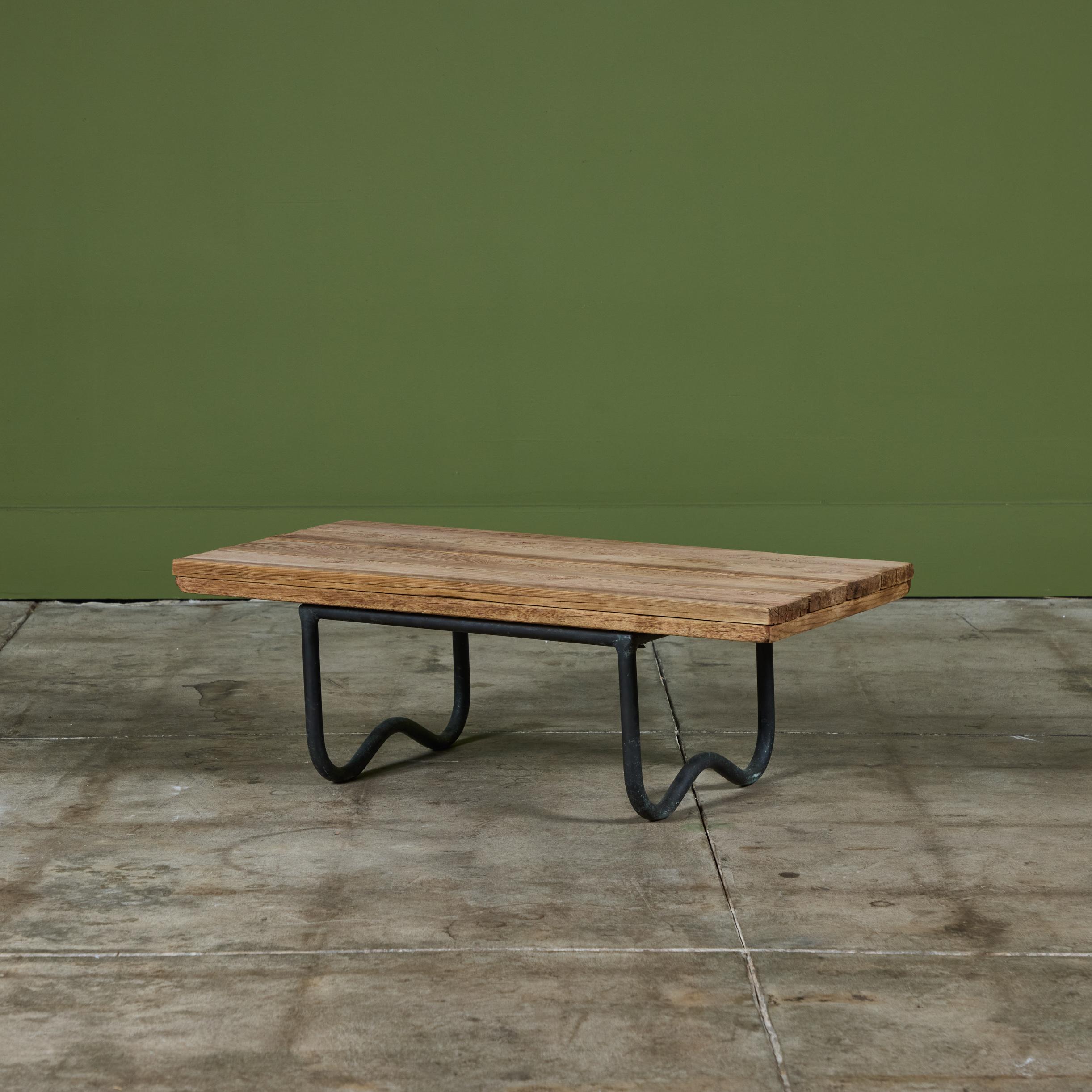 Bronze Table de plage en bronze avec plateau en bois par Walter Lamb pour Brown Jordan en vente