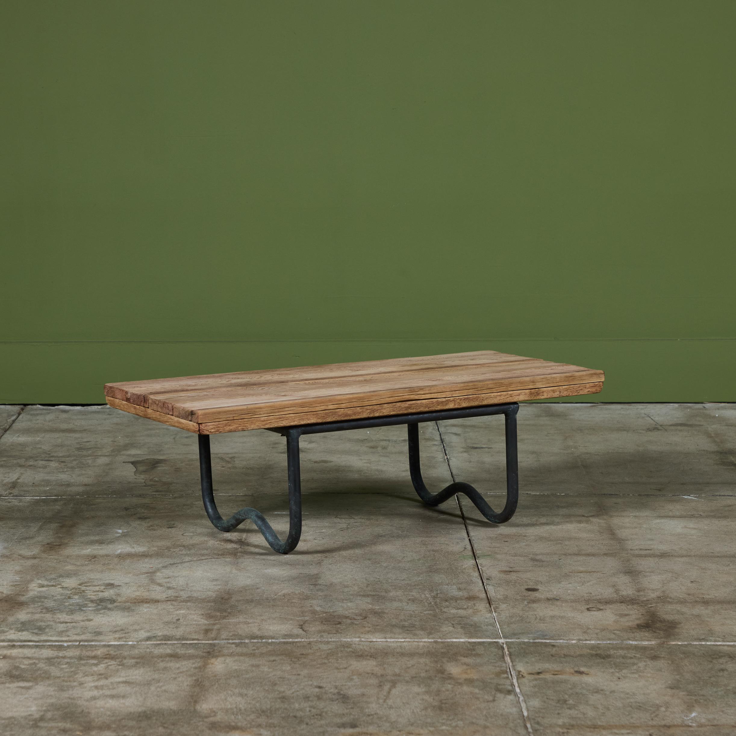 Table de plage en bronze avec plateau en bois par Walter Lamb pour Brown Jordan en vente 2