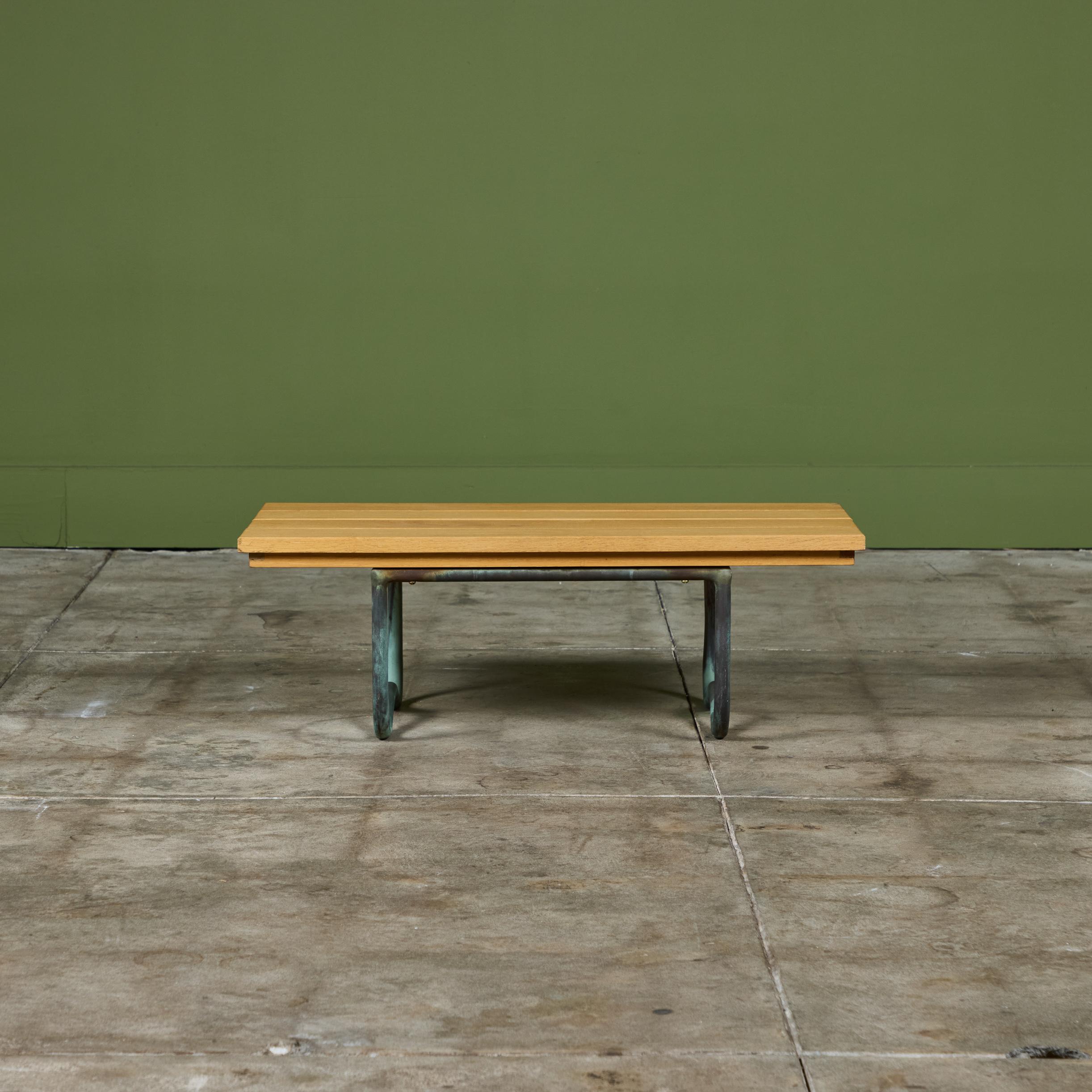 Milieu du XXe siècle Table de plage en bronze avec plateau en bois par Walter Lamb pour Brown Jordan en vente