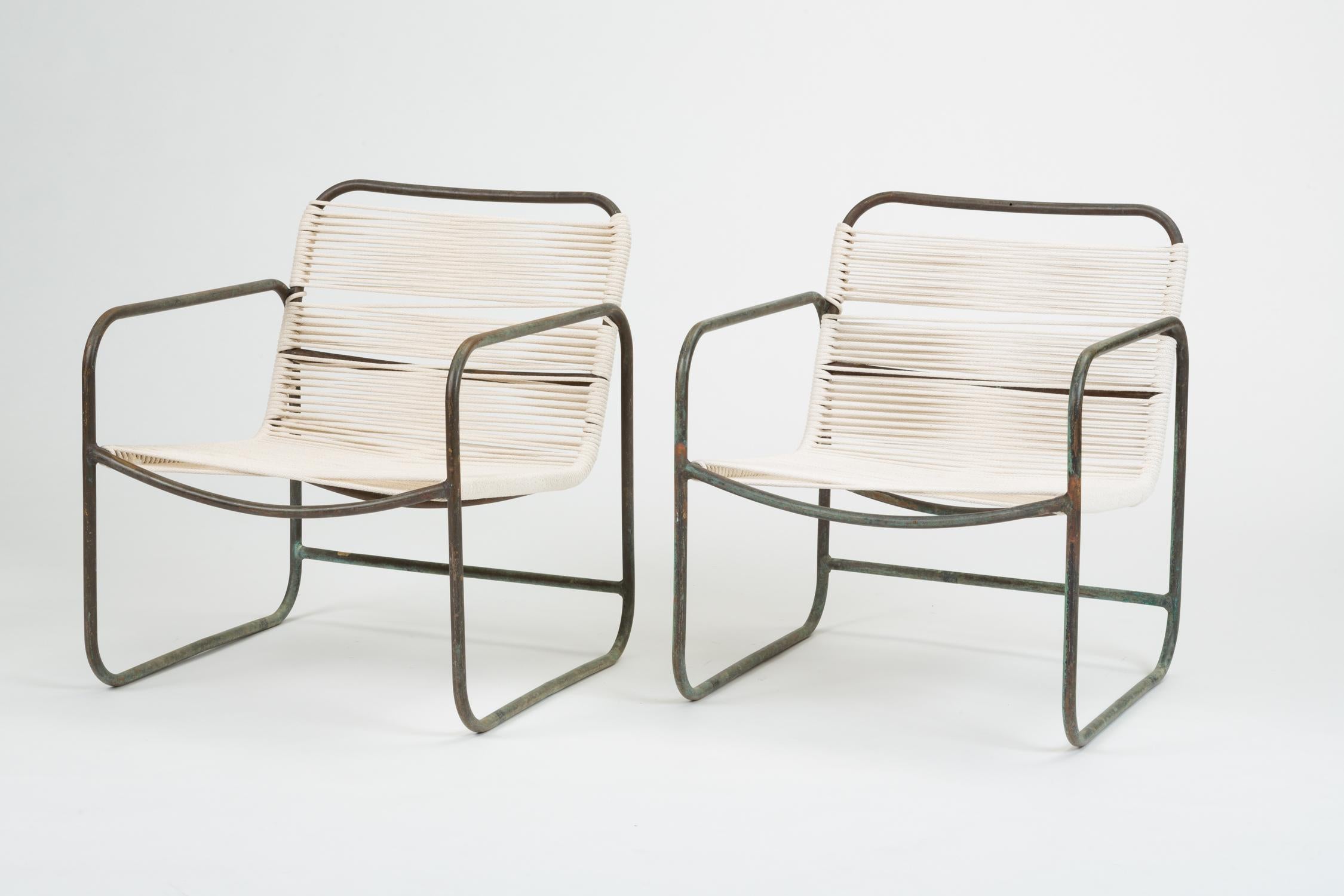 A single patio lounge chair from Kipp Stewart’s 1977 collection for Terra Furniture. The “Bronze Age” group featured frames of softly curved bronze tubing, with hammered glass and yacht cord accents for tables and seating, respectively. This compact
