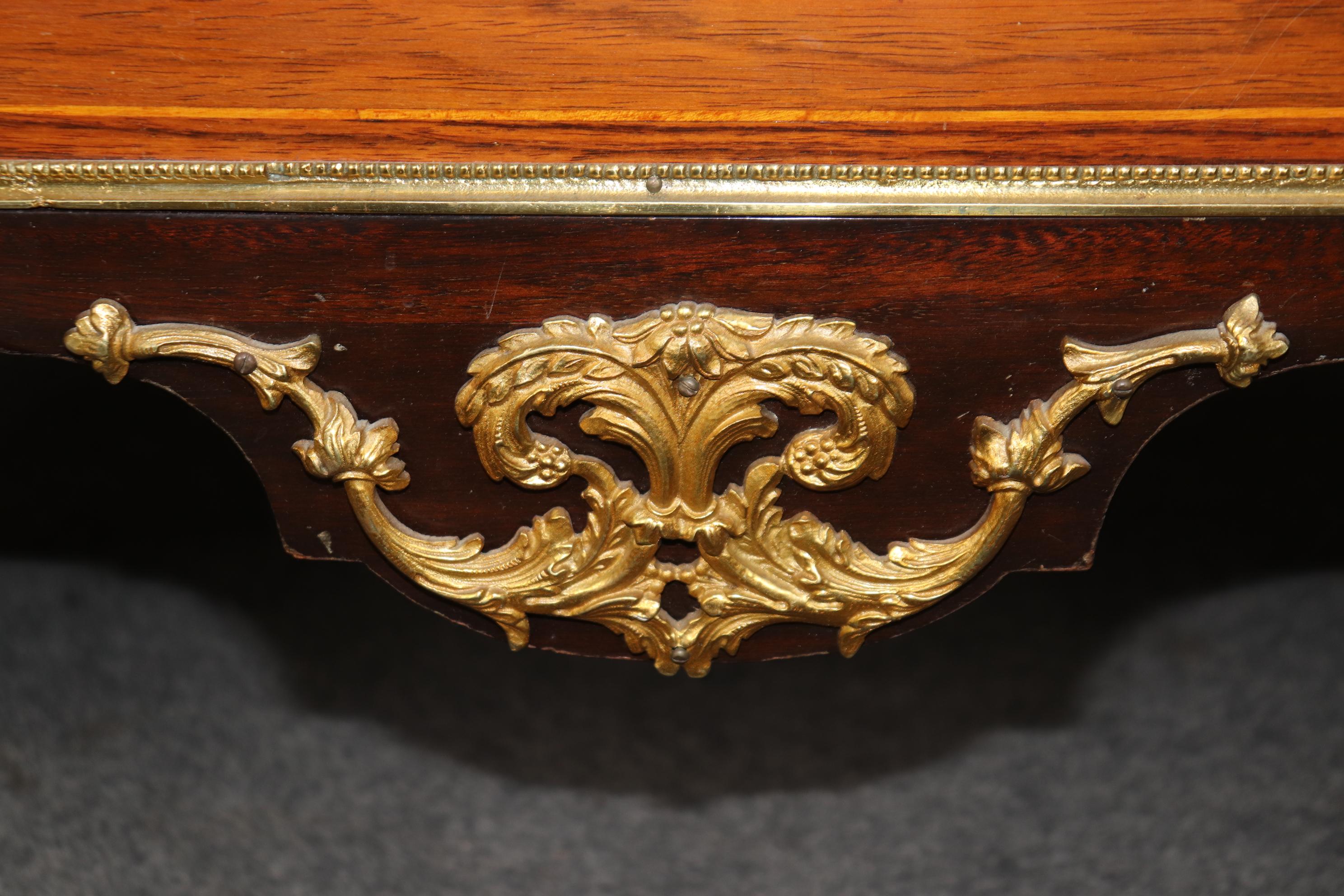 Commodo francese Luigi XV in legno di palissandro e mogano con piede a zampa di bronzo e piano in marmo in vendita 3