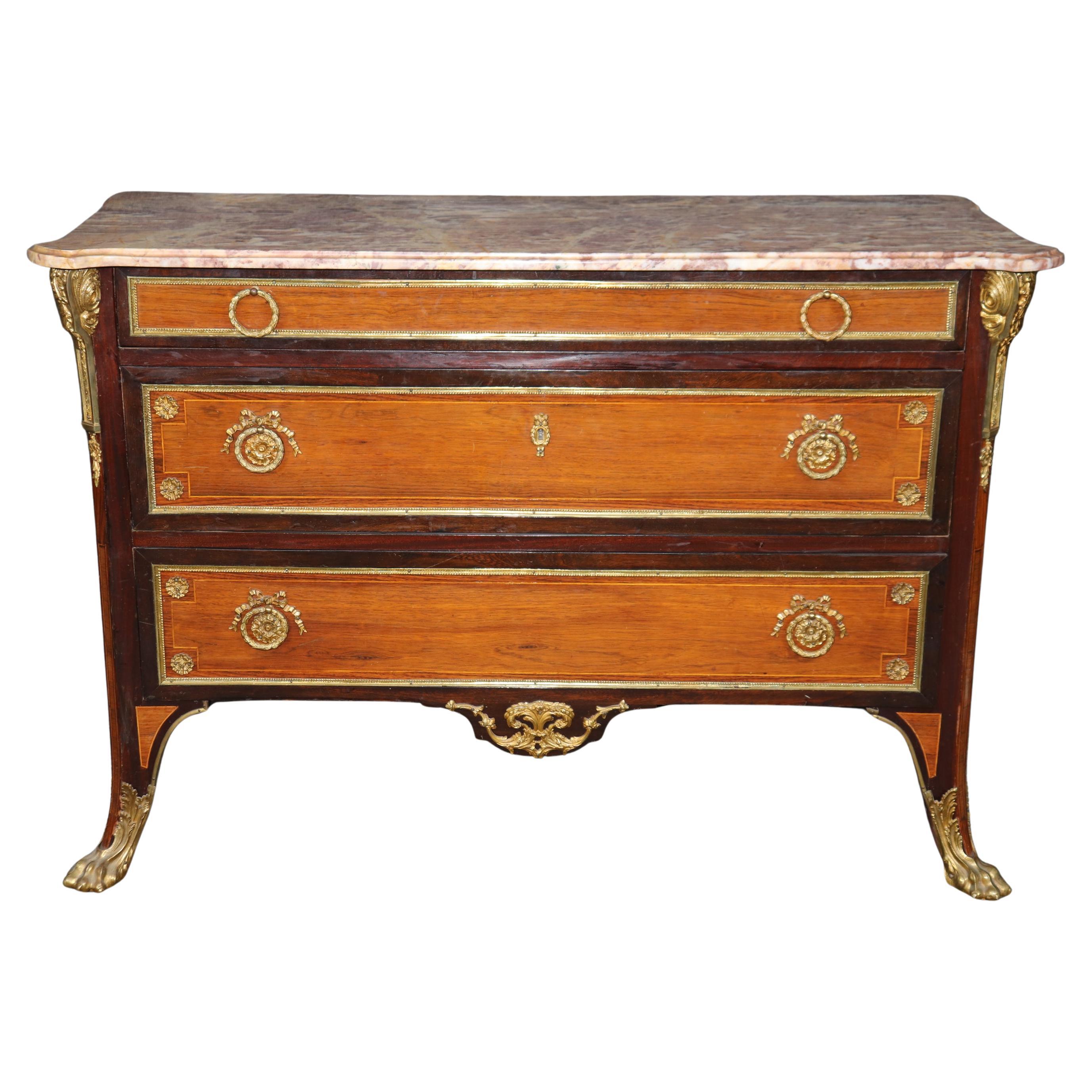 Französische Louis XV.-Kommode aus Rosenholz und Mahagoni mit Marmorplatte und Pfotenfüßen aus Bronze