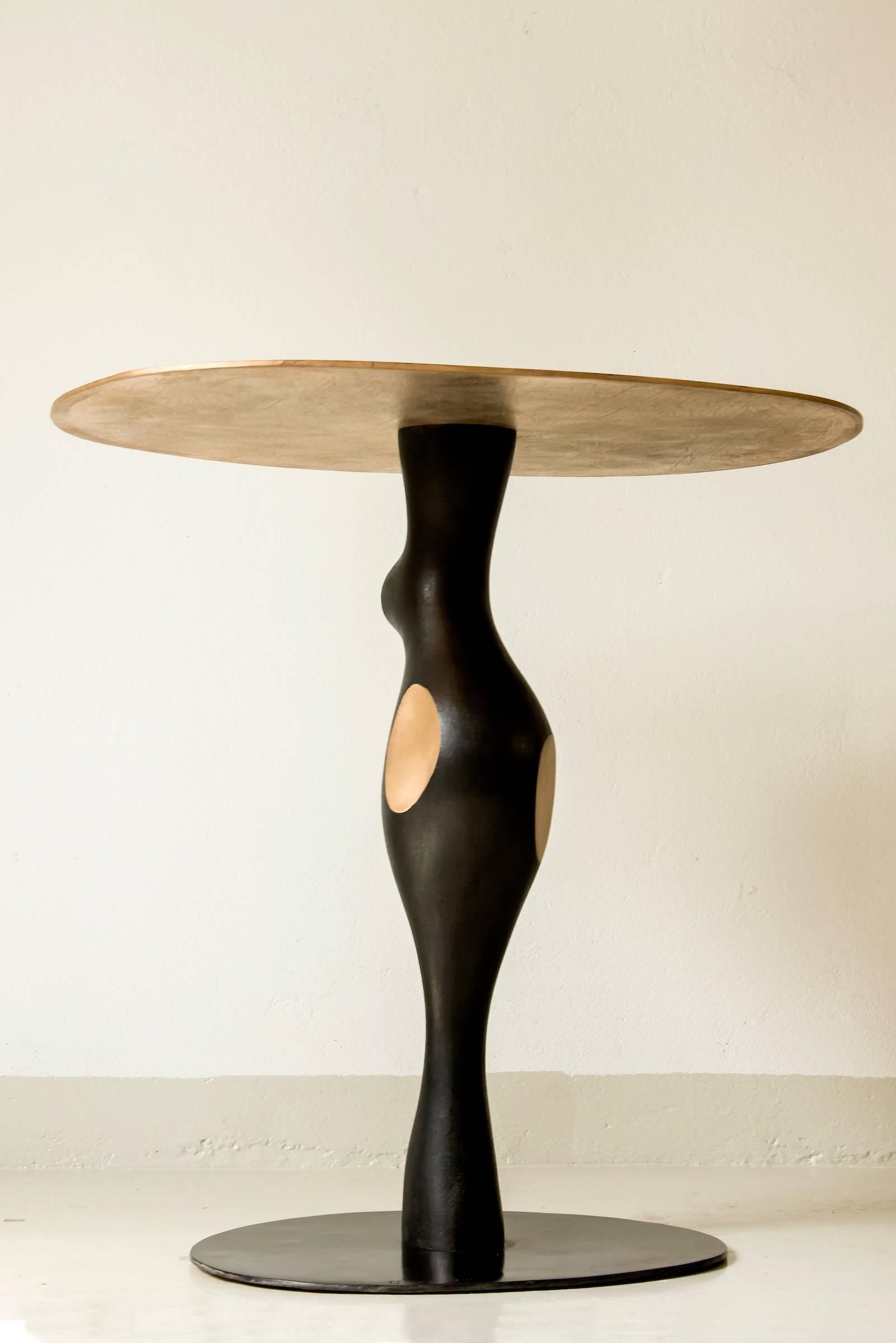 Français Table à piédestal en bronze « Bella » de Jacques Jarrige en vente
