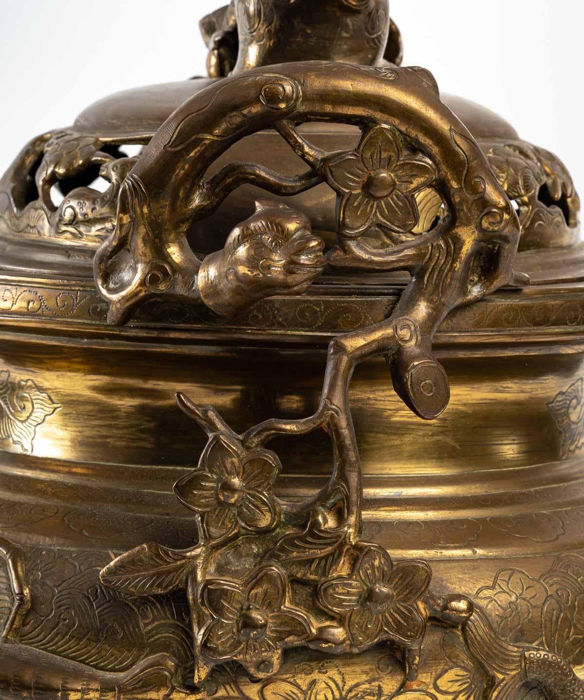 Bronze perfume burner, Vietnam, 19th century In Good Condition In Saint-Ouen, FR