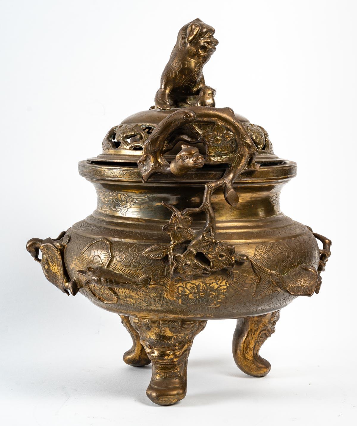 Bronze perfume burner, Vietnam, 19th century 2