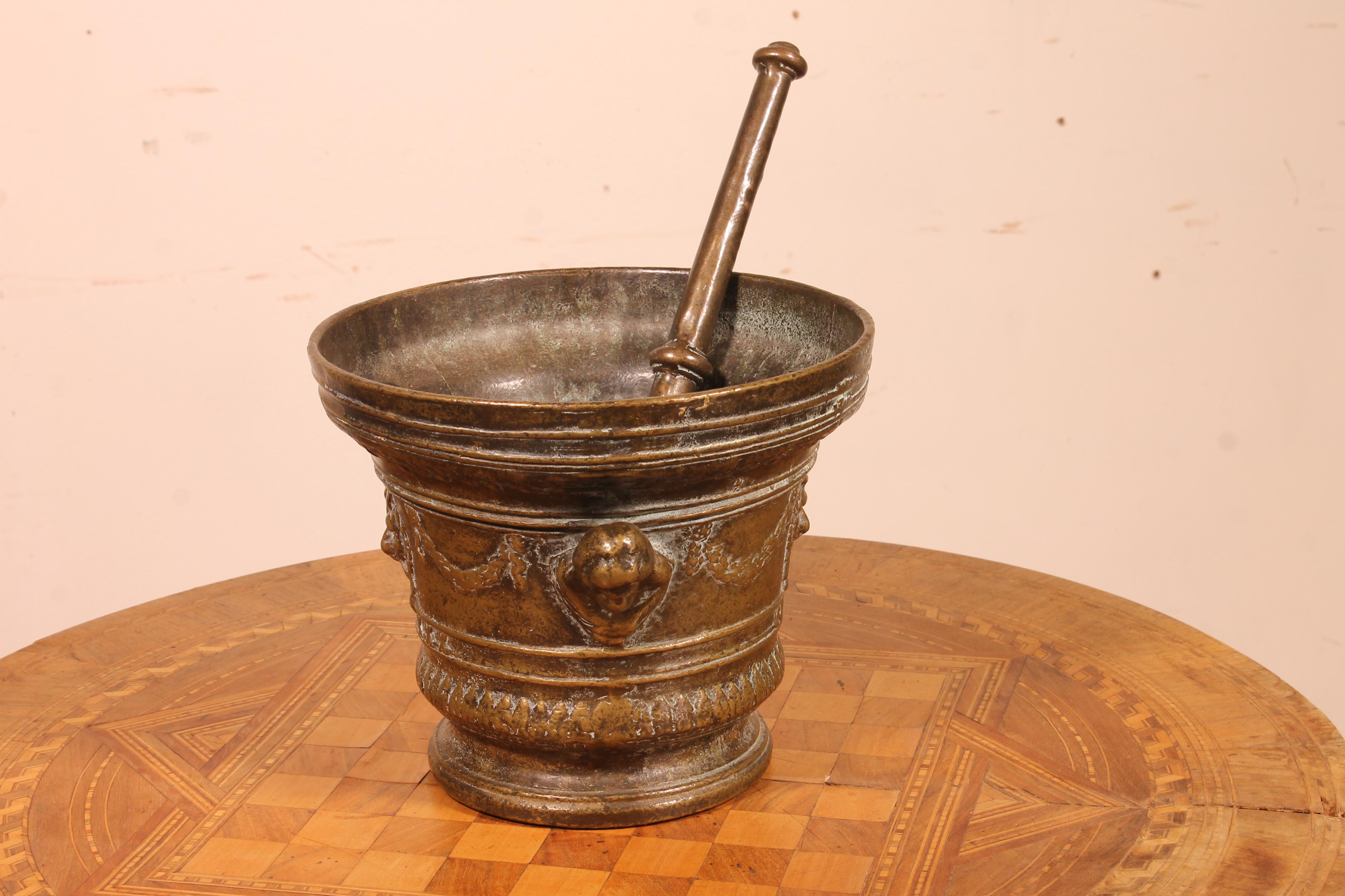 Bronze Pharmacy Mortar Italy-17° Century In Fair Condition For Sale In Brussels, Brussels