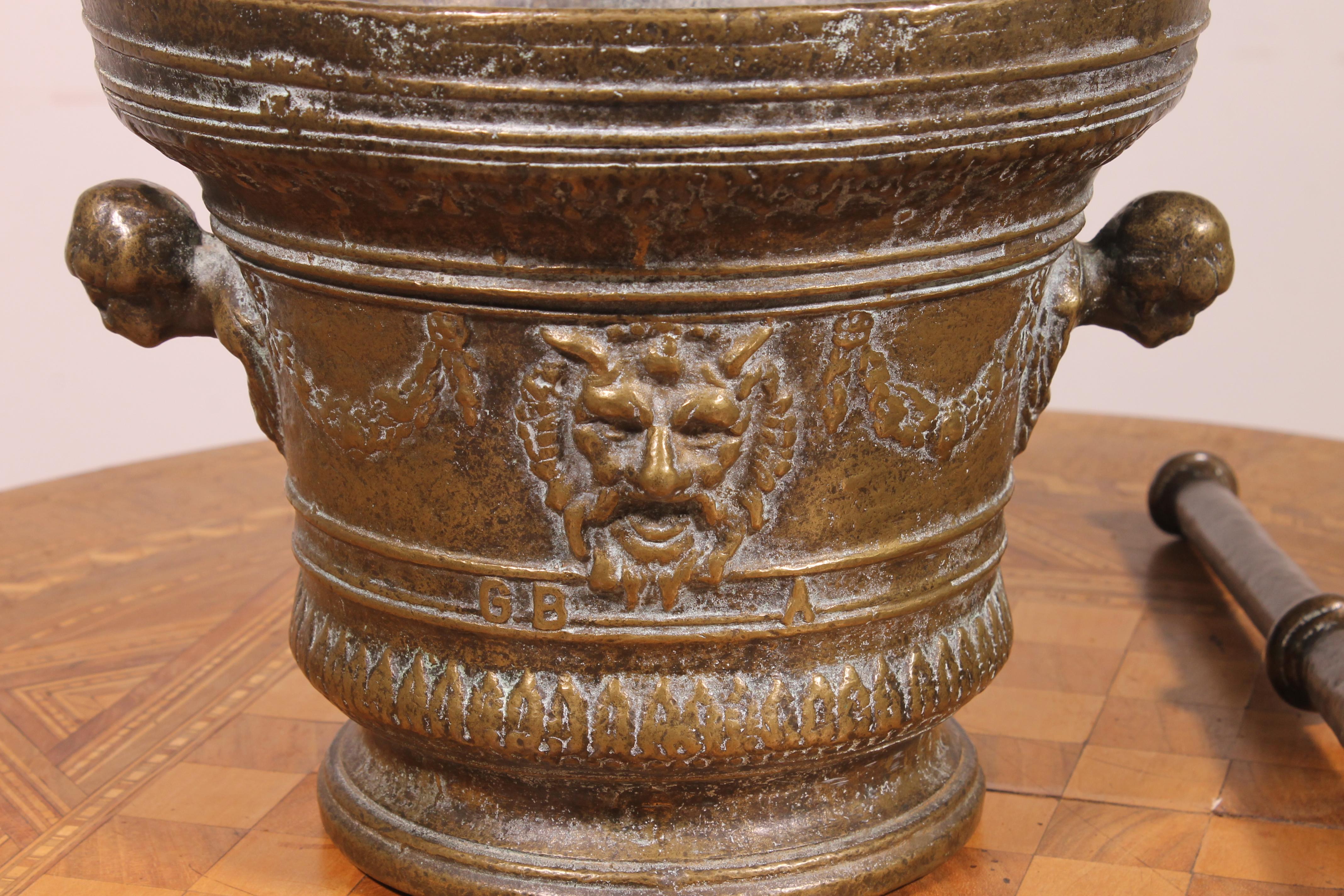 Bronze Mortier de pharmacie en bronze Italie-17° siècle en vente