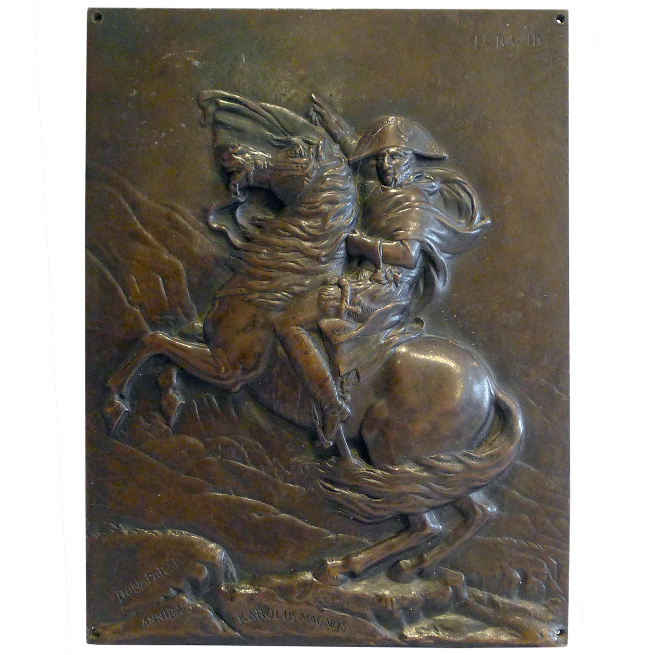 Plaque en bronze de Napoléon traversant les Alpes d'après le tableau de David en vente