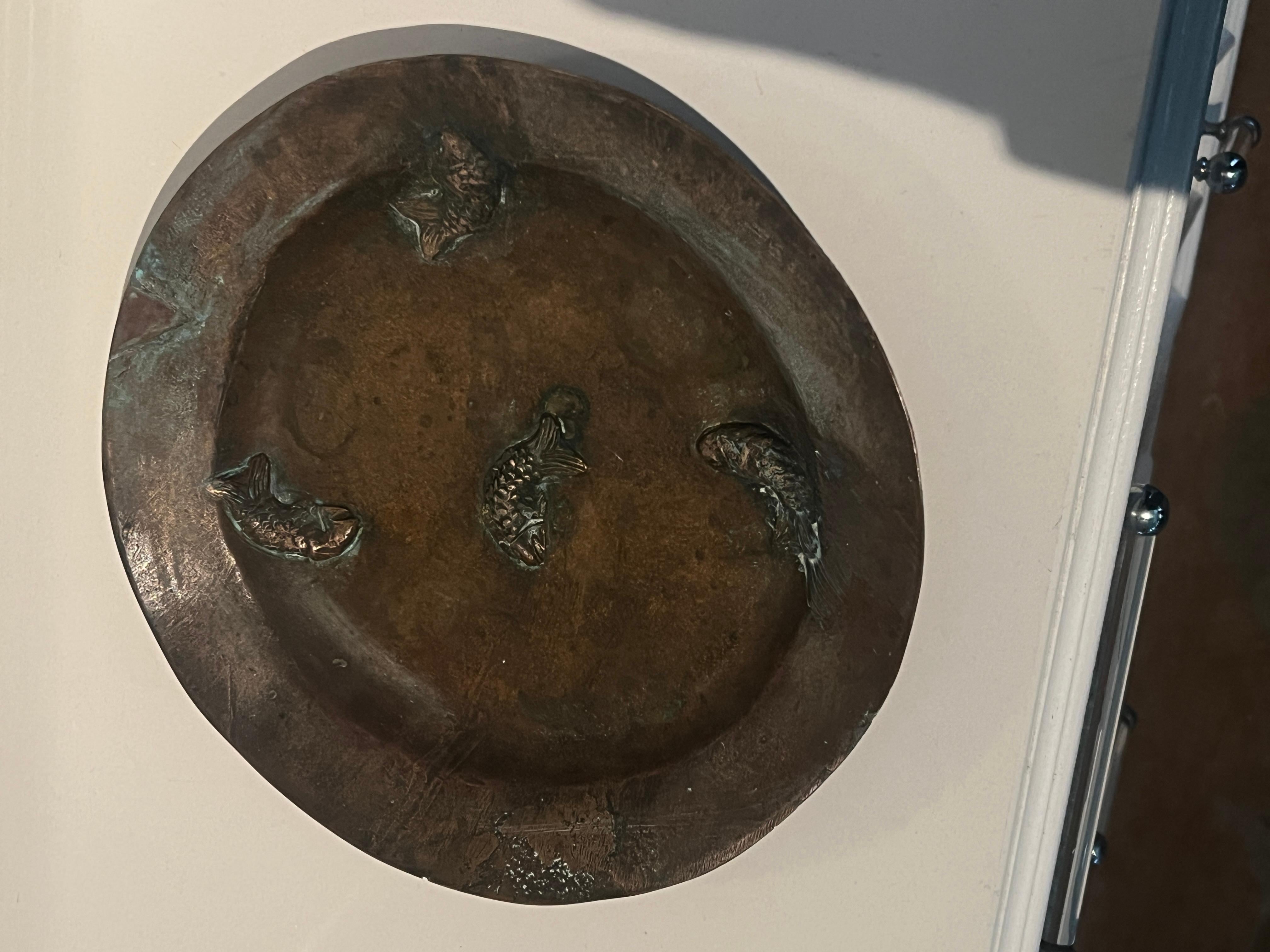 Bronzeteller mit drei Dimensioinal-Fischen im Stil von Gunnar Nylund (Handgefertigt) im Angebot