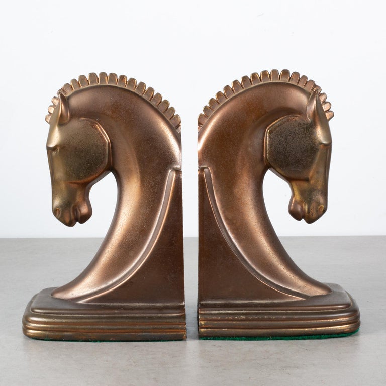 Bronze-Buchstützen mit Trojanischem Pferd aus dem Maschinenzeitalter von  Dodge Inc., um 1930 im Angebot bei 1stDibs