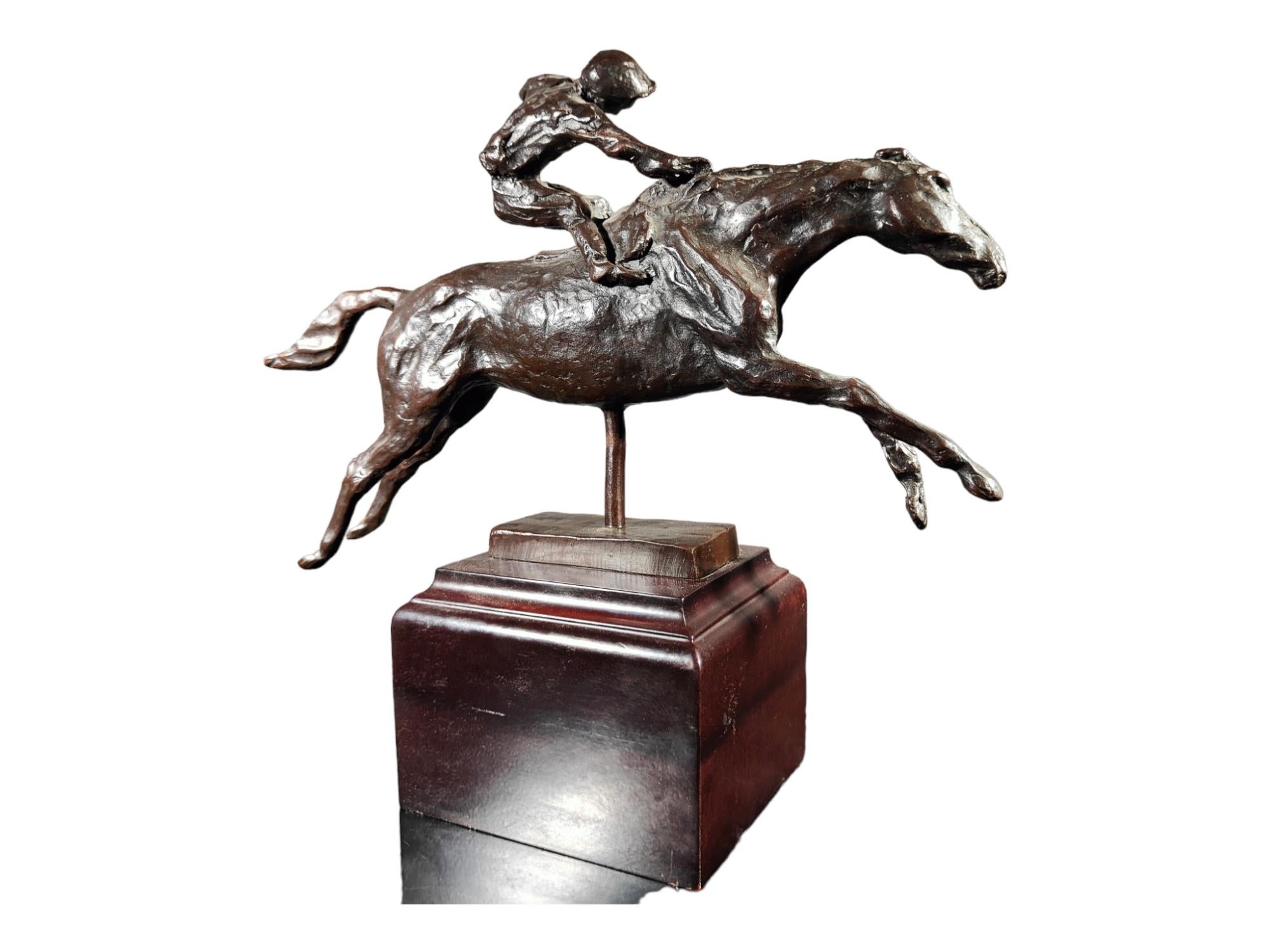 Milieu du XXe siècle Sculpture de polo bronze en vente