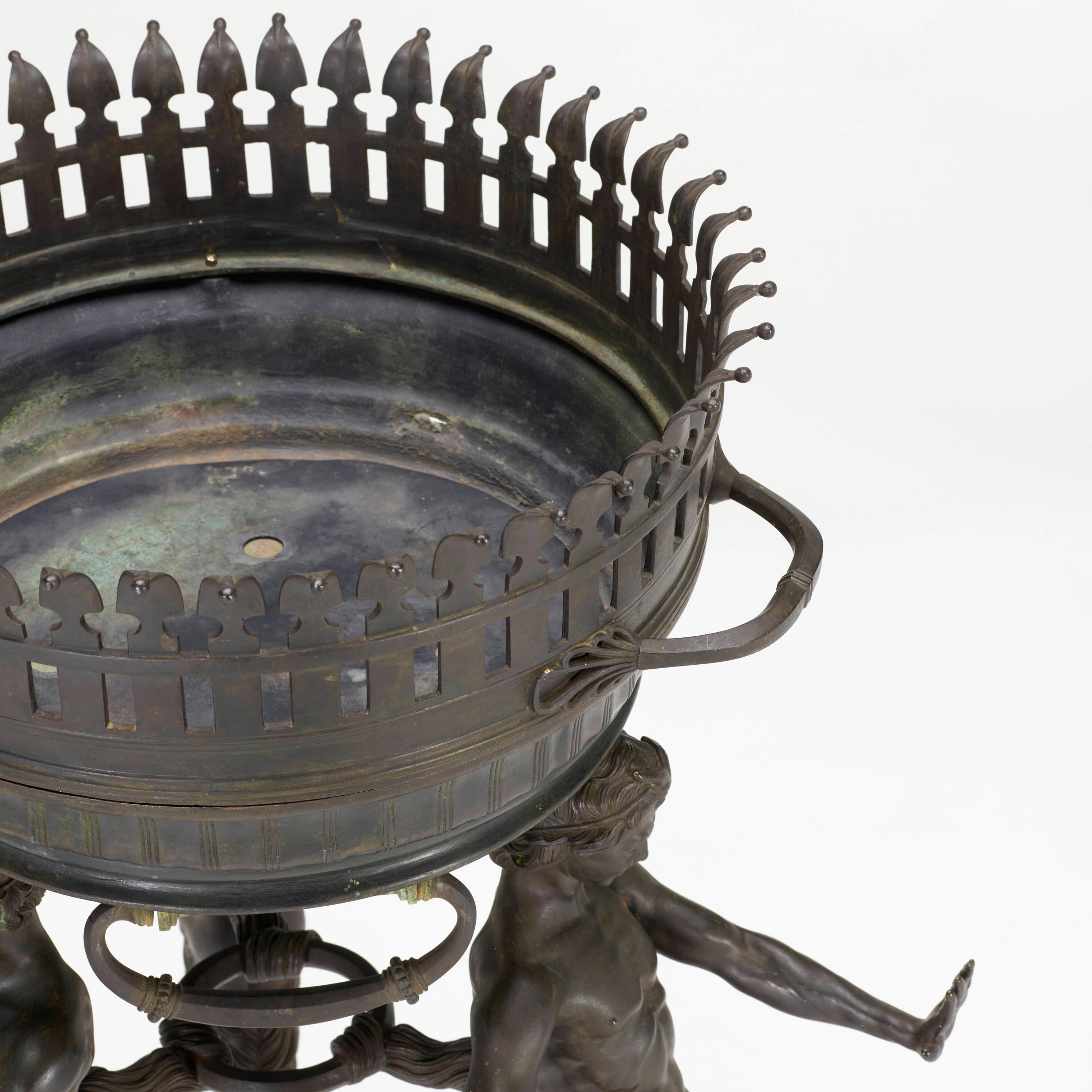 Italiano Bronze Pompeian Athénienne-Jardinière attributed to Sabatino De Angelis & Fils in vendita