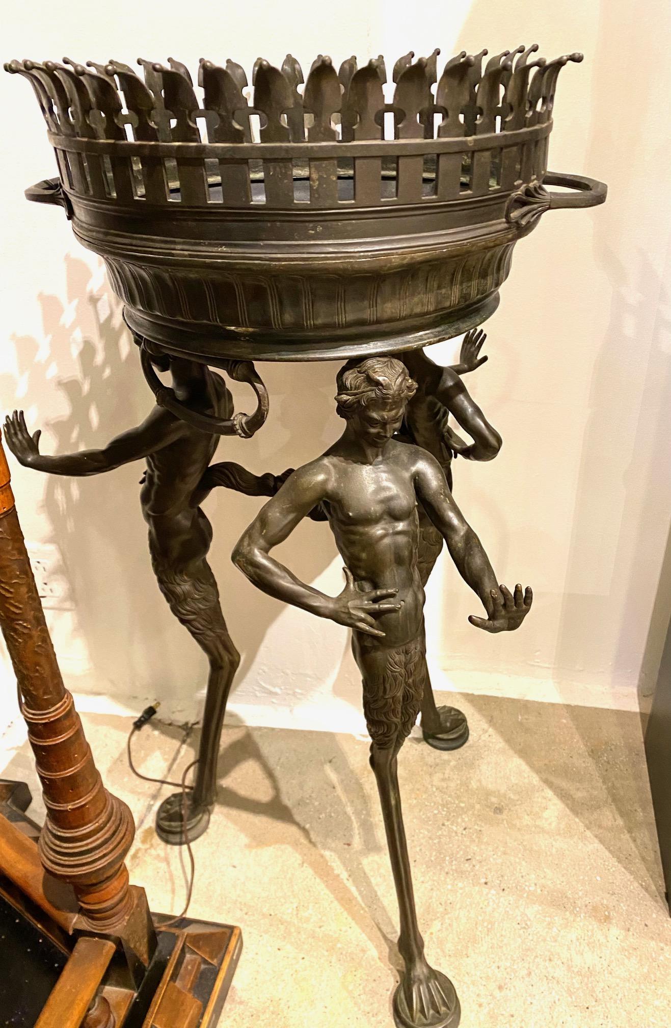 Bronze Pompeian Athénienne-Jardinière attributed to Sabatino De Angelis & Fils In condizioni buone in vendita a Montreal, QC