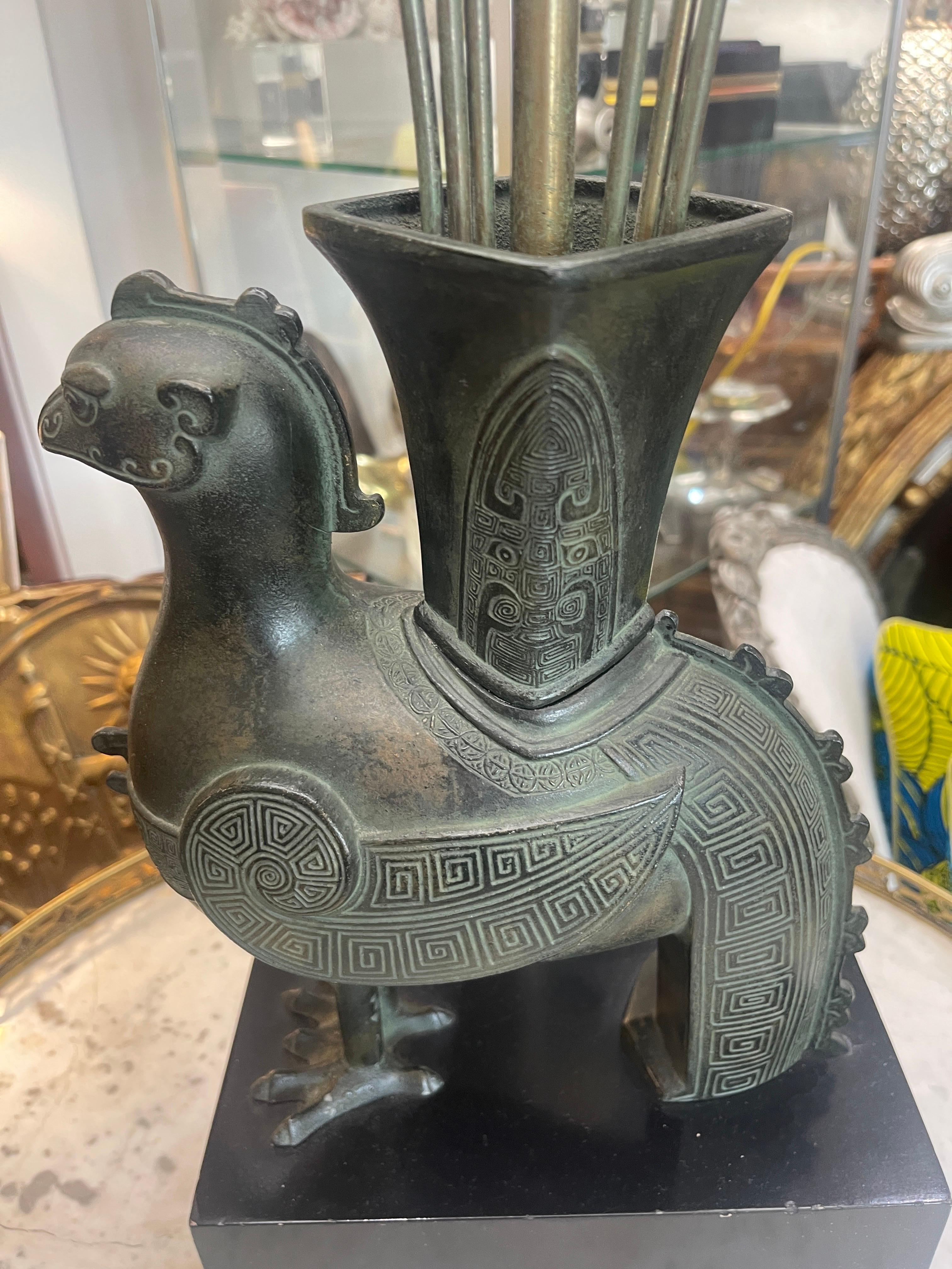 Bronze Pompeian Style Bird Table Lamp Attributed To William Billy Haines, 1950s In Good Condition In West Palm Beach, FL