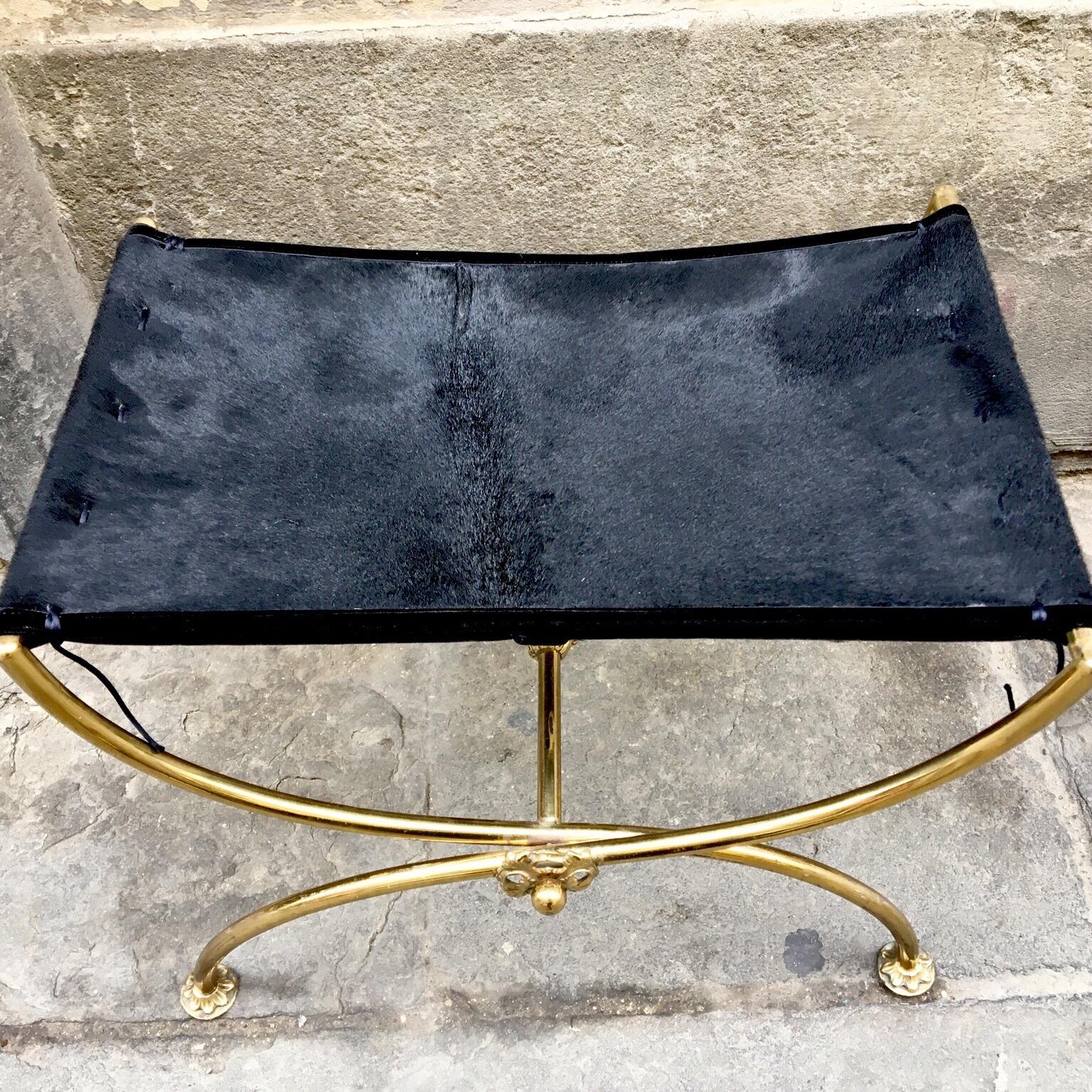 Bronze pony skin small bench Napoleon III, originally born as a piano bench can be used in many other ways, it is very resistant even if it has a small sitting.