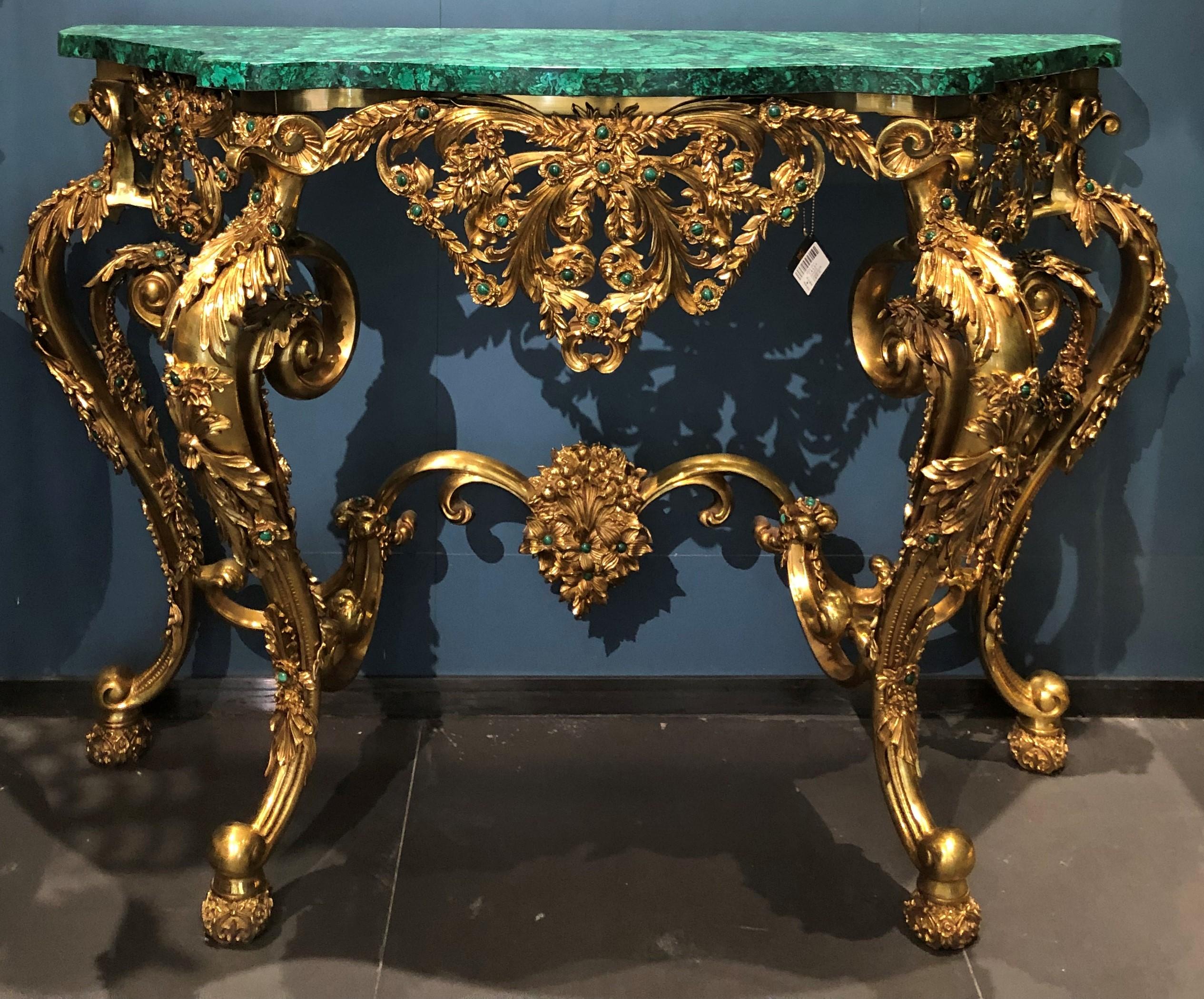 Bronze porch table with Malachite by ARTISS
Dimensions: L 125 x W 50 x H 92 cm
Materials: Malachite, bronze

ARTIS is named from artist, whose two -S