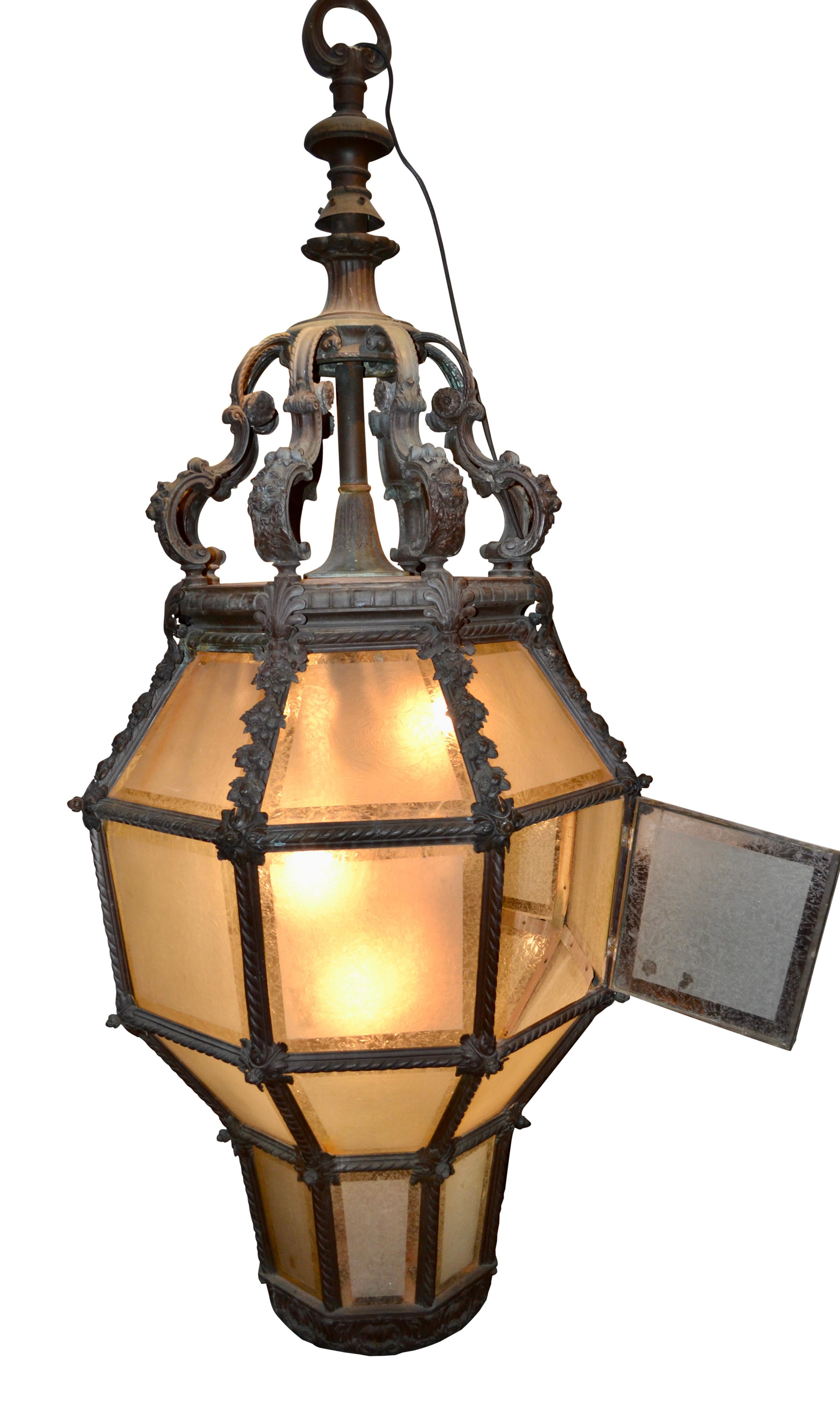 Romain classique Lanterne de porte-couchere en bronze en vente
