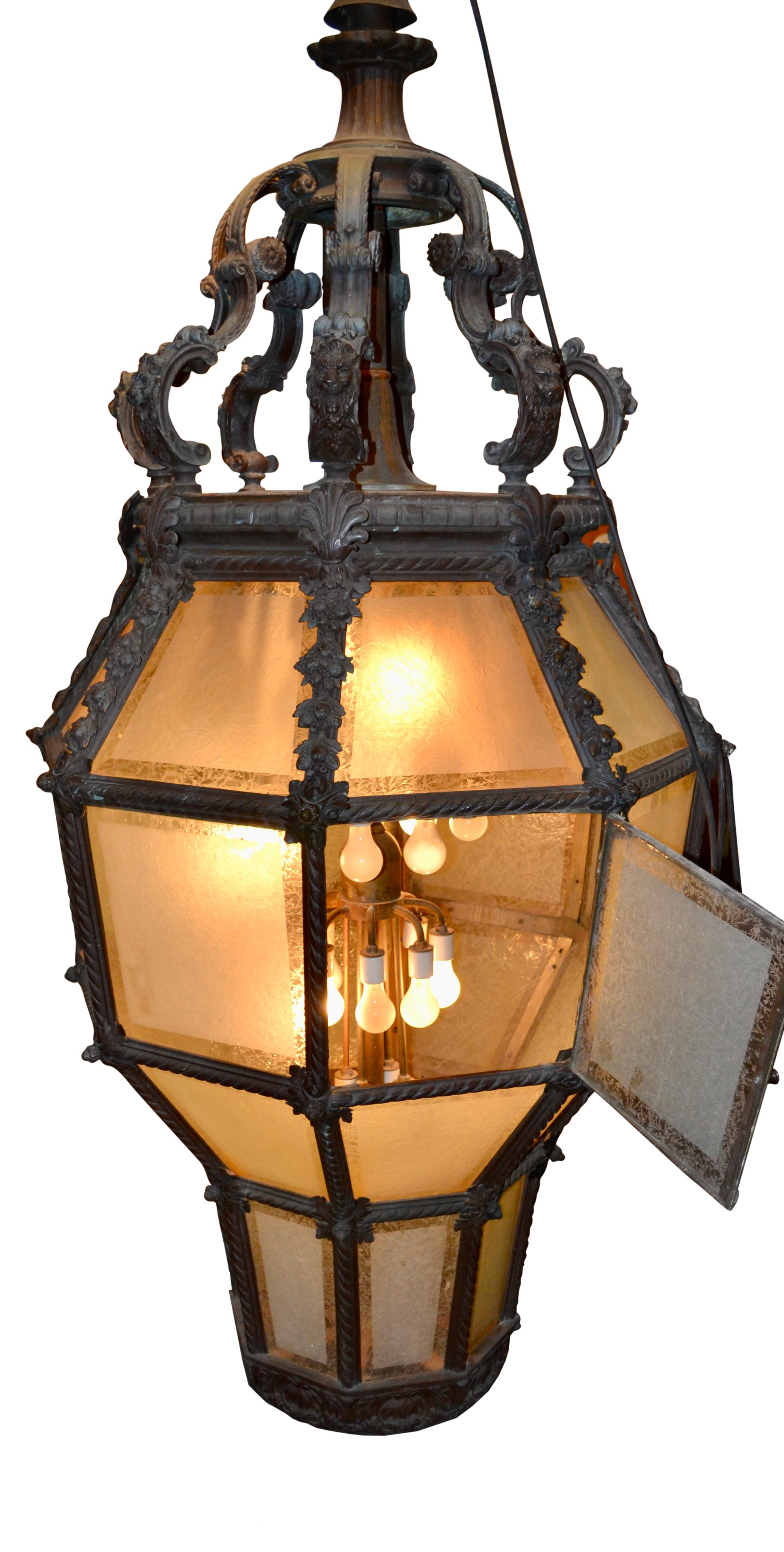 italien Lanterne de porte-couchere en bronze en vente
