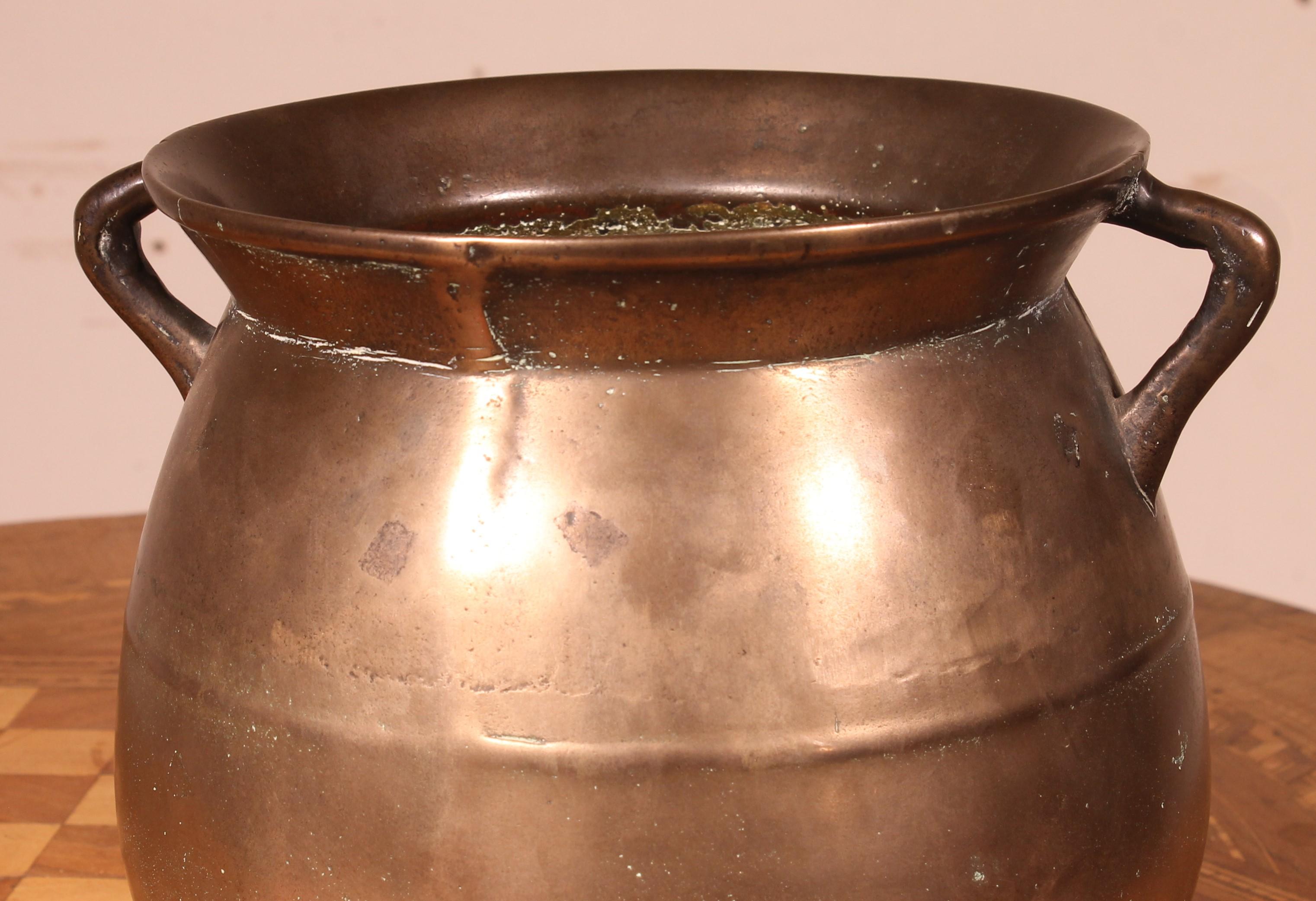 Pot en bronze, 16ème siècle. en vente 3