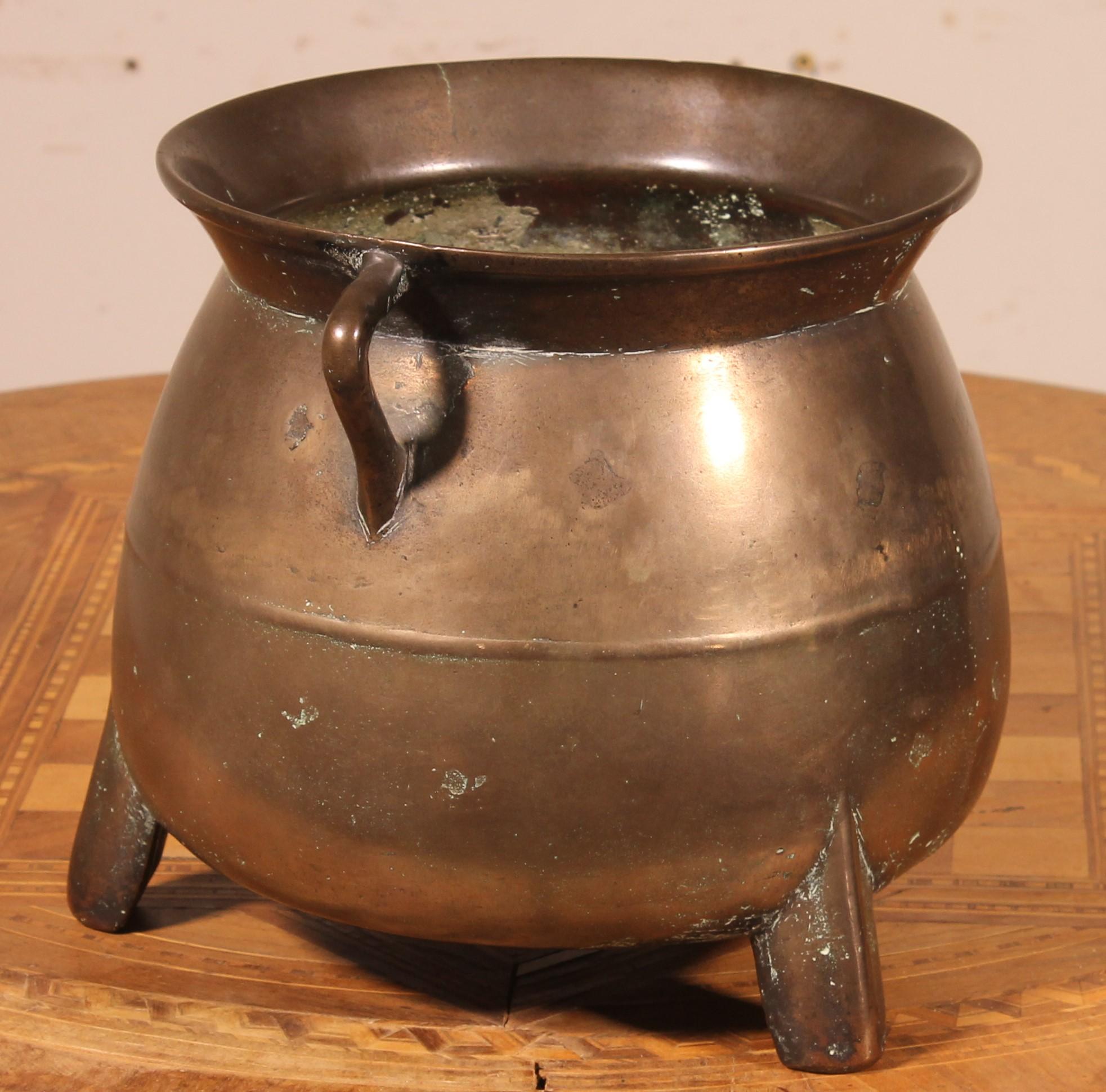 Belga Vaso di bronzo, XVI secolo in vendita