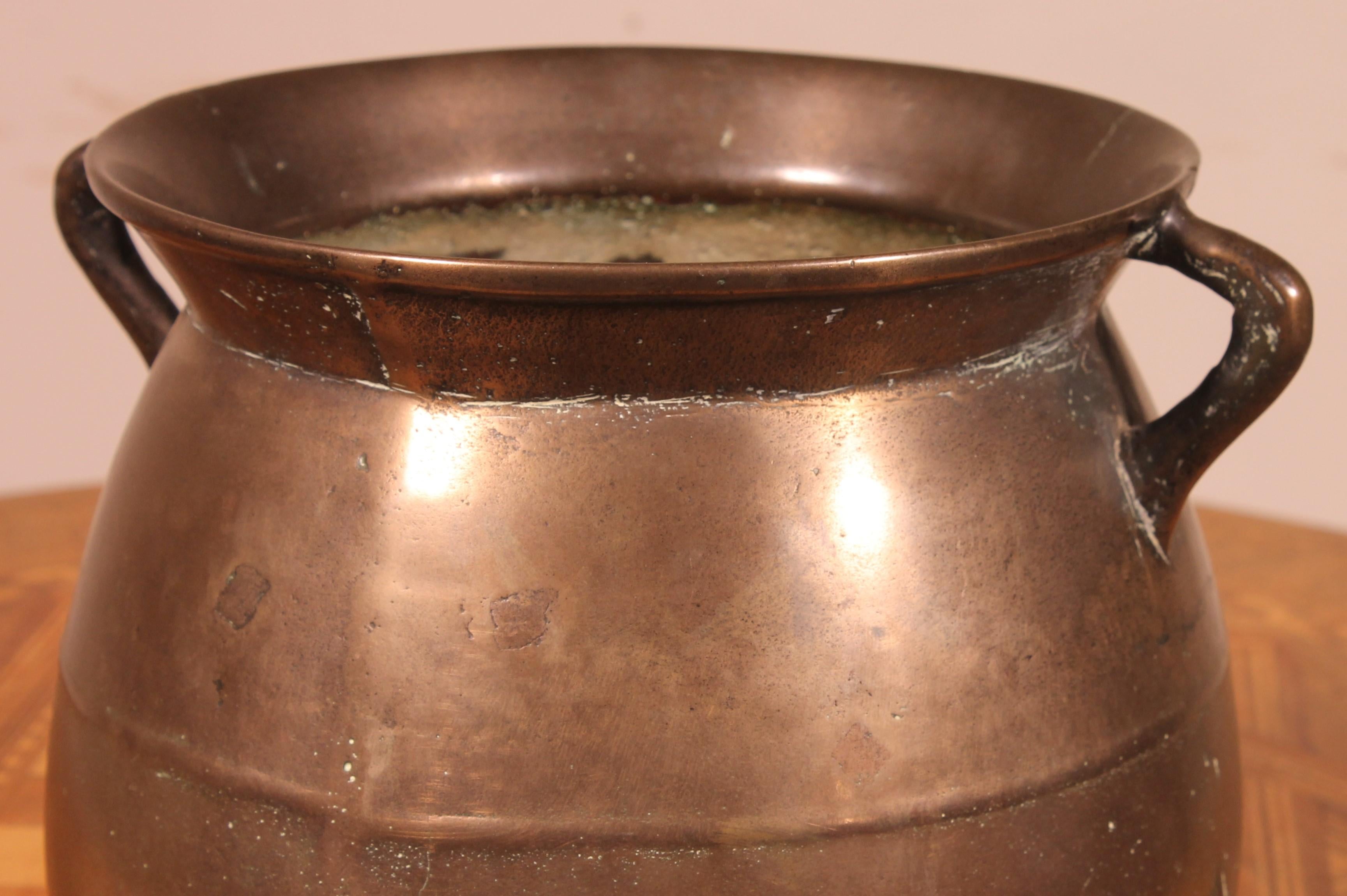 Fino al XVIII secolo Vaso di bronzo, XVI secolo in vendita