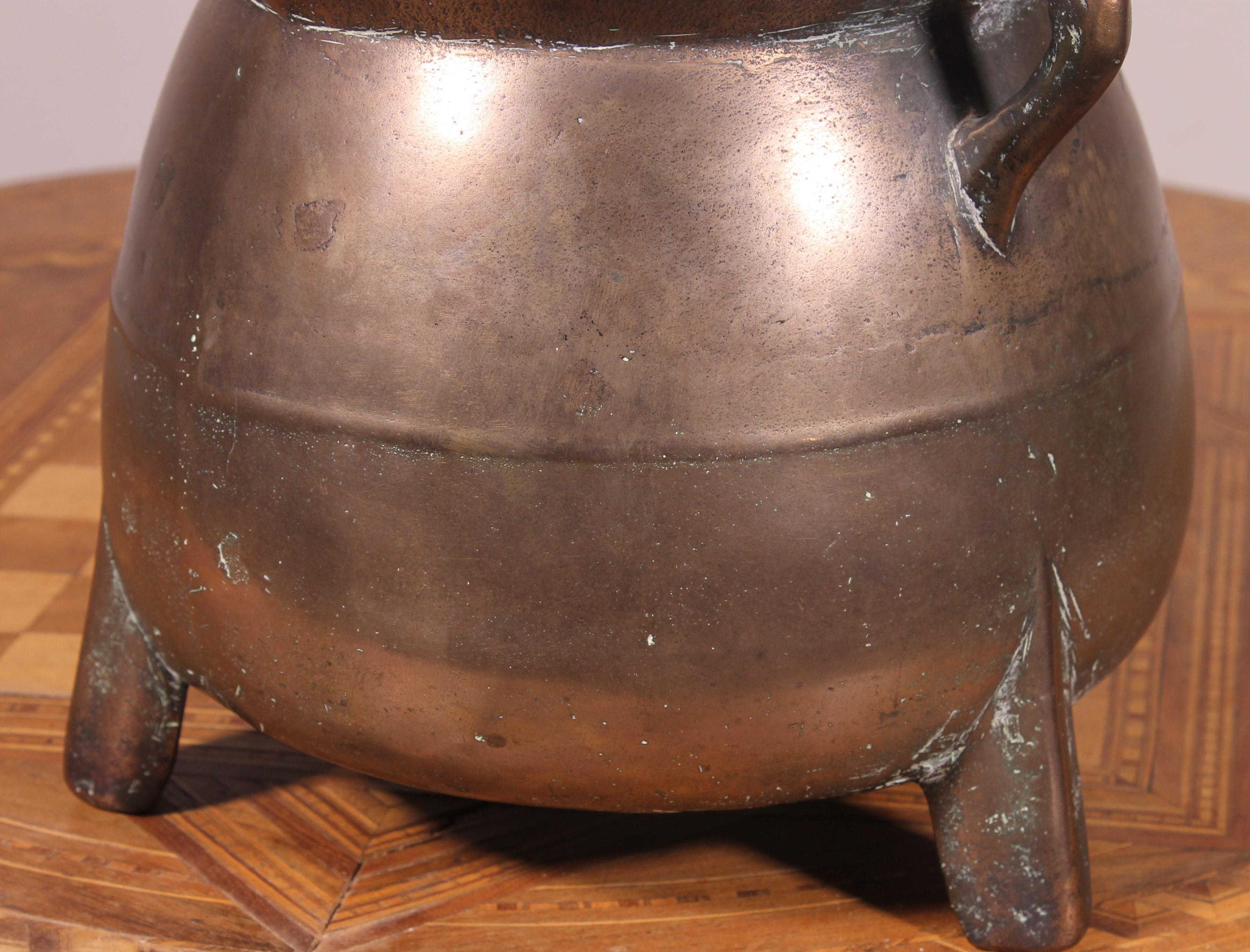 Bronze Pot en bronze, 16ème siècle. en vente