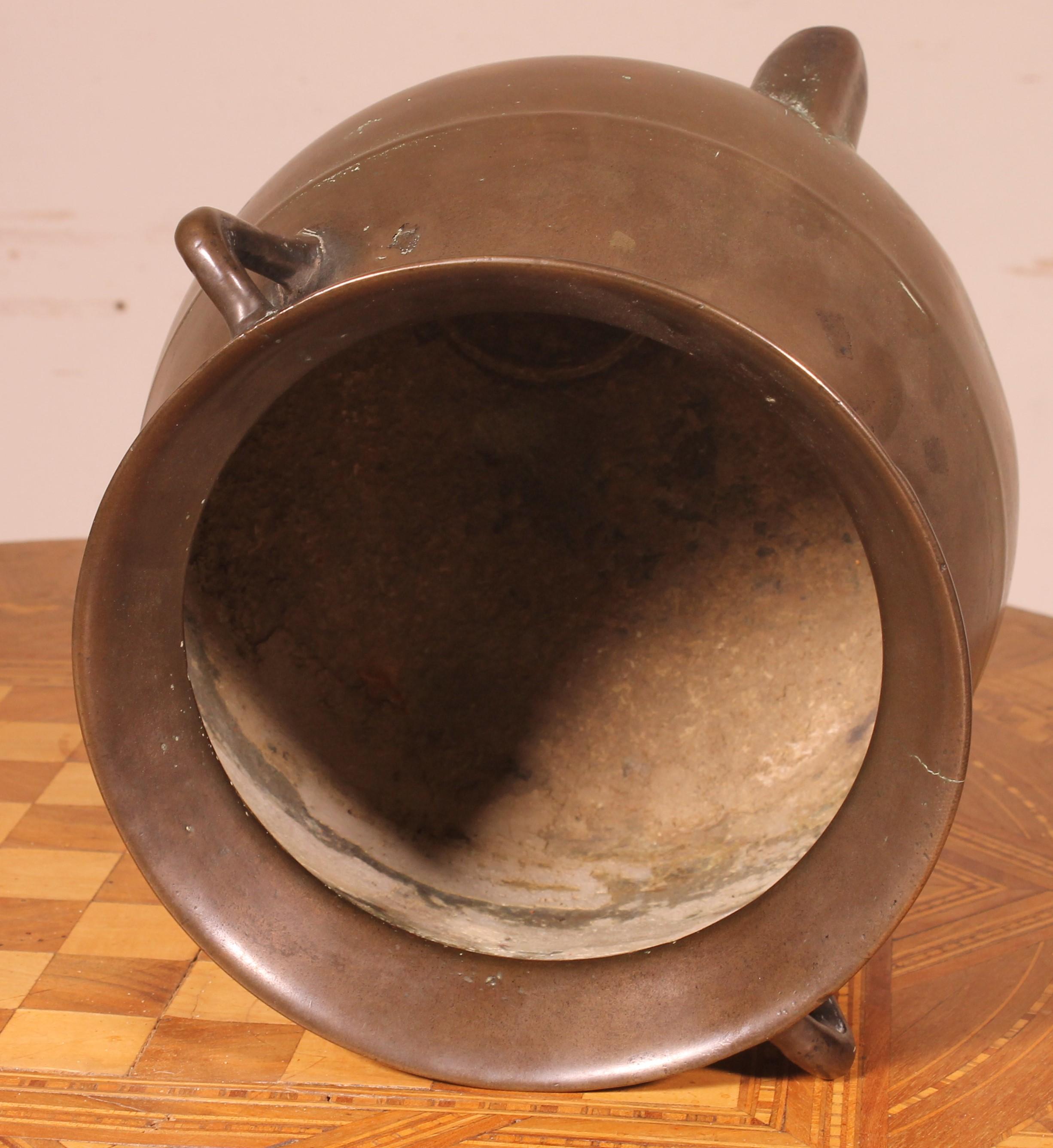 Pot en bronze, 16ème siècle. en vente 1