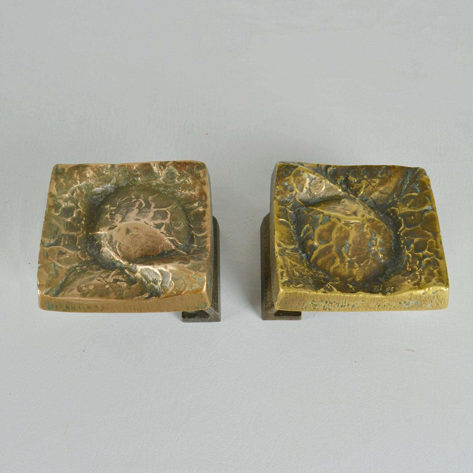 Architectural Pairs of Bronze Push and Pull Door Handles with Art Relief In Excellent Condition For Sale In London, GB