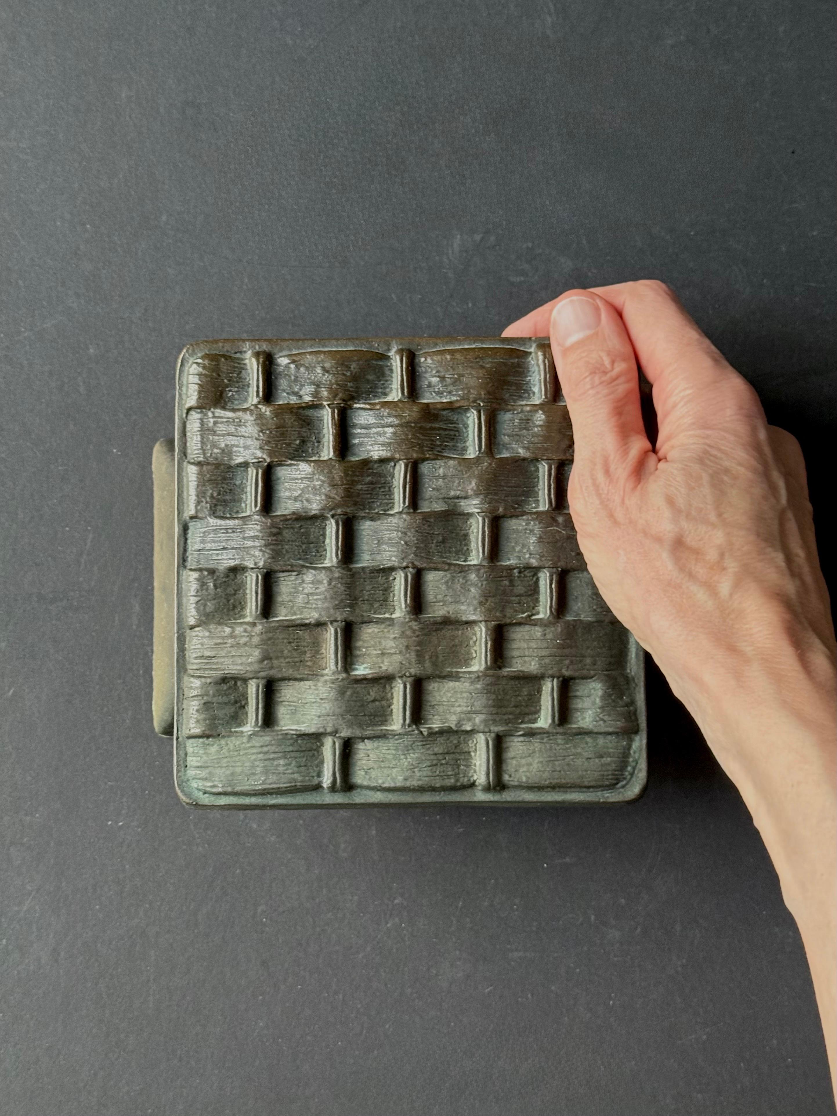 Modern Bronze Push-Pull Door Handle with Basket-Work Relief Pattern For Sale