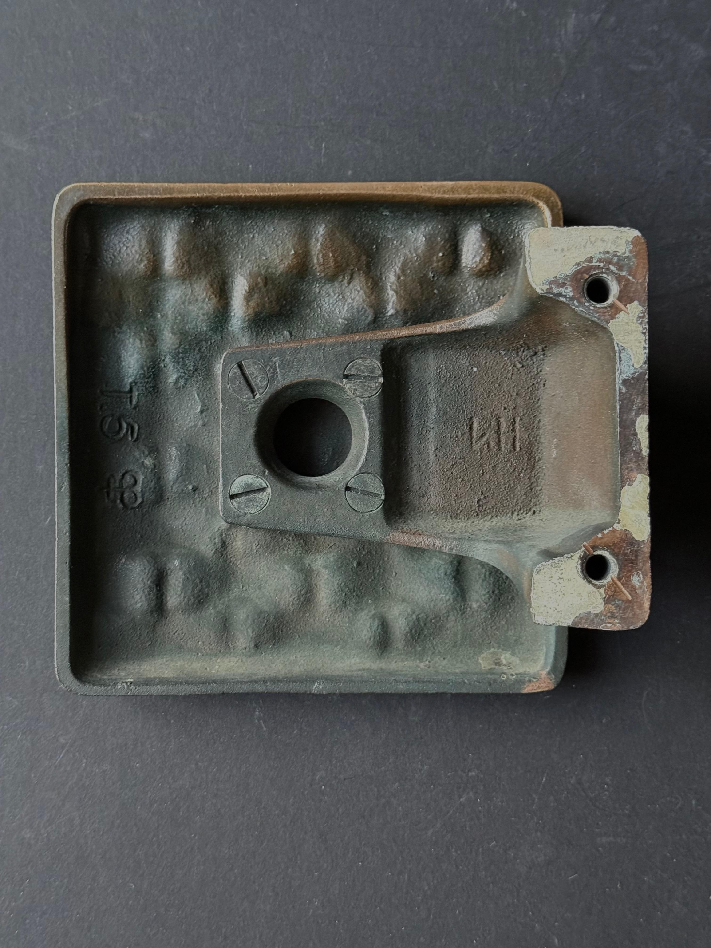 Bronze Push-Pull Door Handle with Basket-Work Relief Pattern For Sale 2