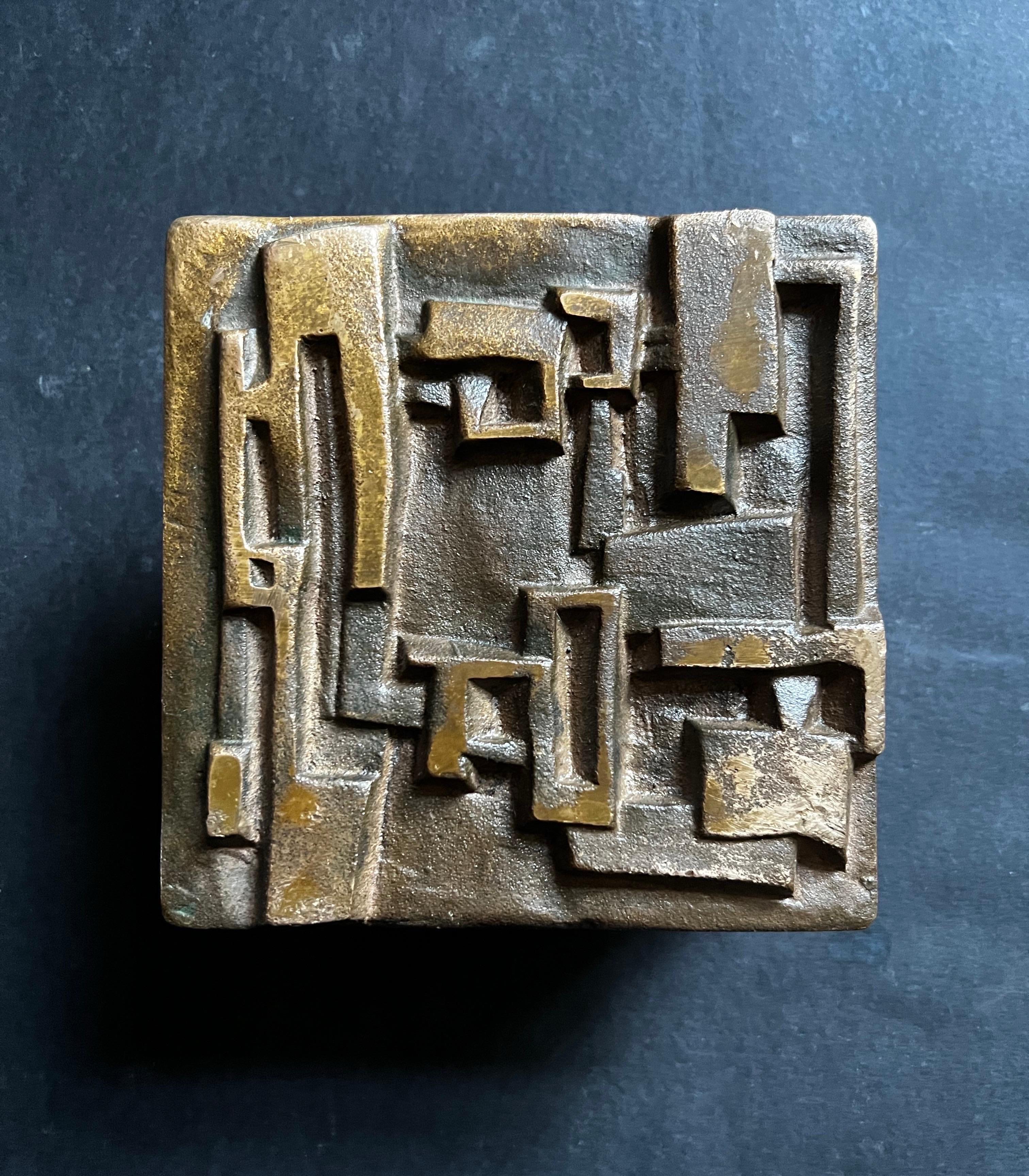 An unusual square push-pull door handle made of patinated bronze featuring a raised modernist design of overlapping loosely geometric shapes. 20th century design, found in Germany.

The piece is in vintage condition with a mid brown to gold colour