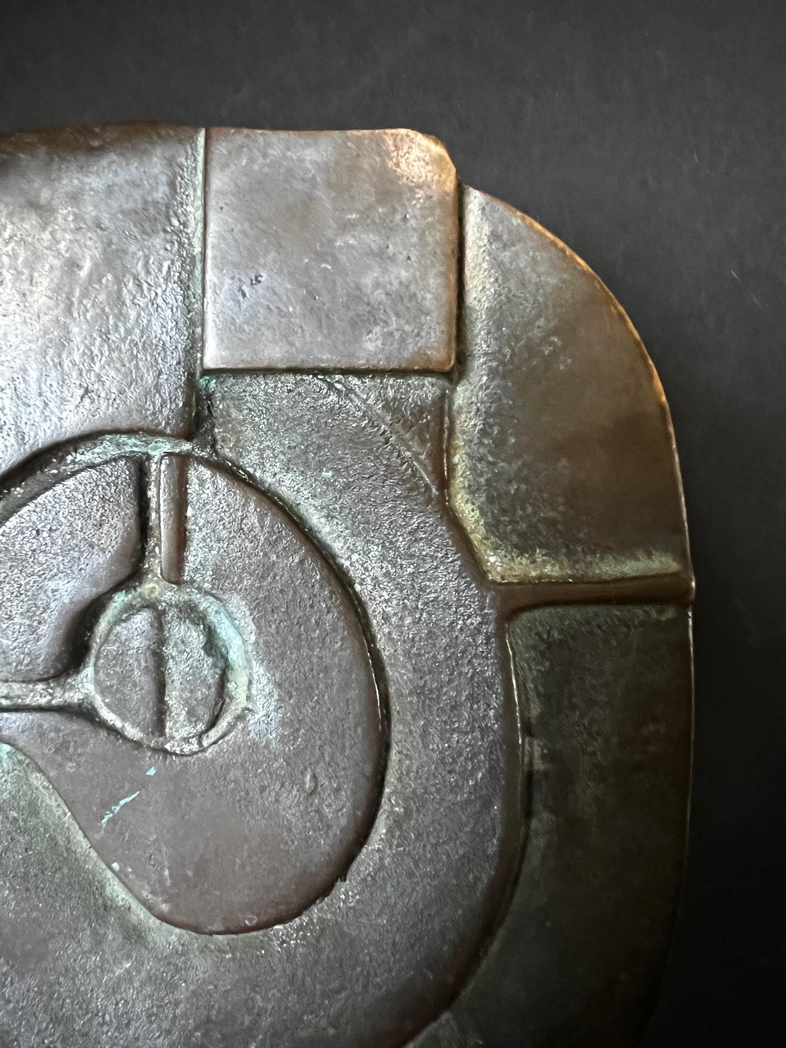 Bronzedrücker mit abstraktem Muster Europäisches 20. Jahrhundert (Deutsch)