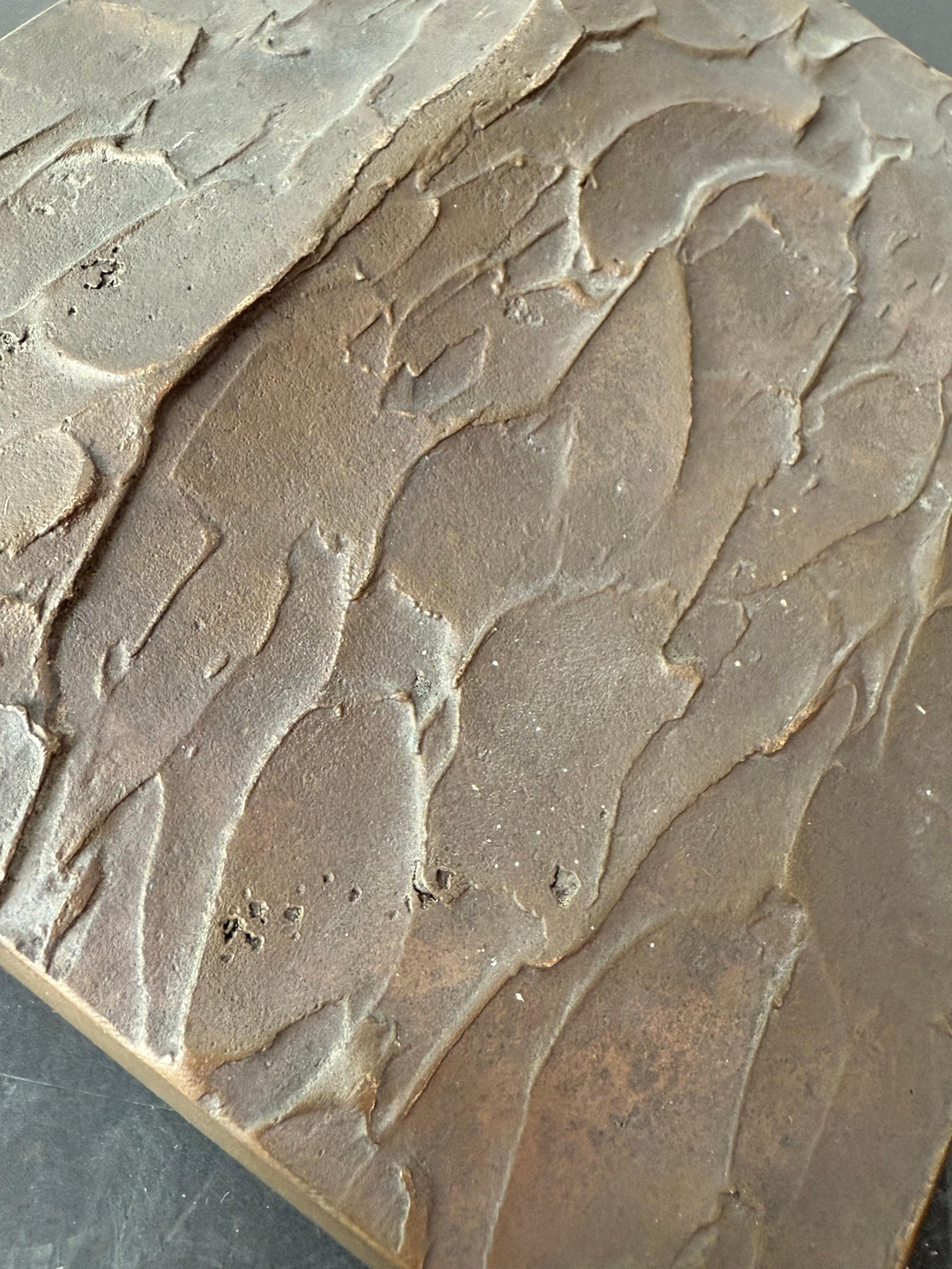 Tirador de bronce con diseño texturado y contorneado, Siglo XX Alemán en venta