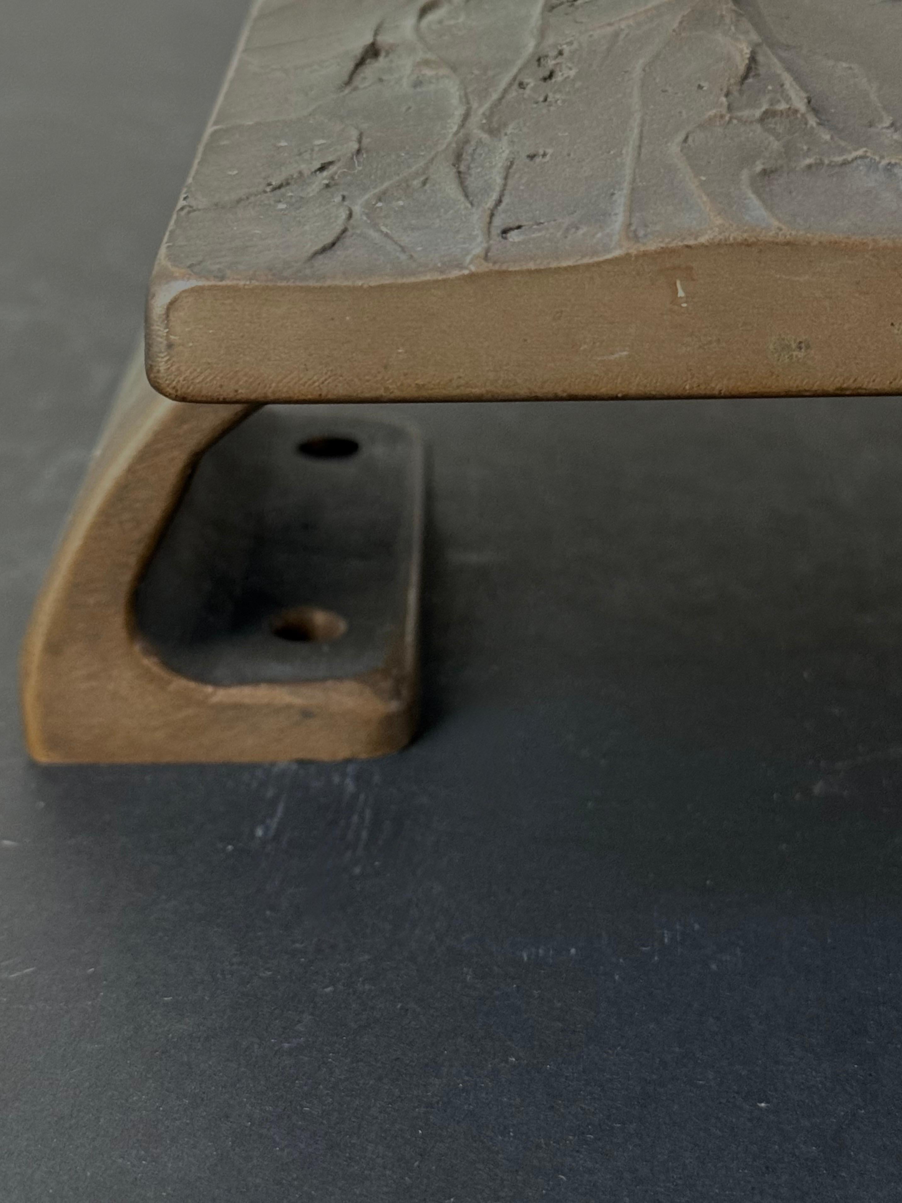 Tirador de bronce con diseño texturado y contorneado, Siglo XX siglo XX en venta