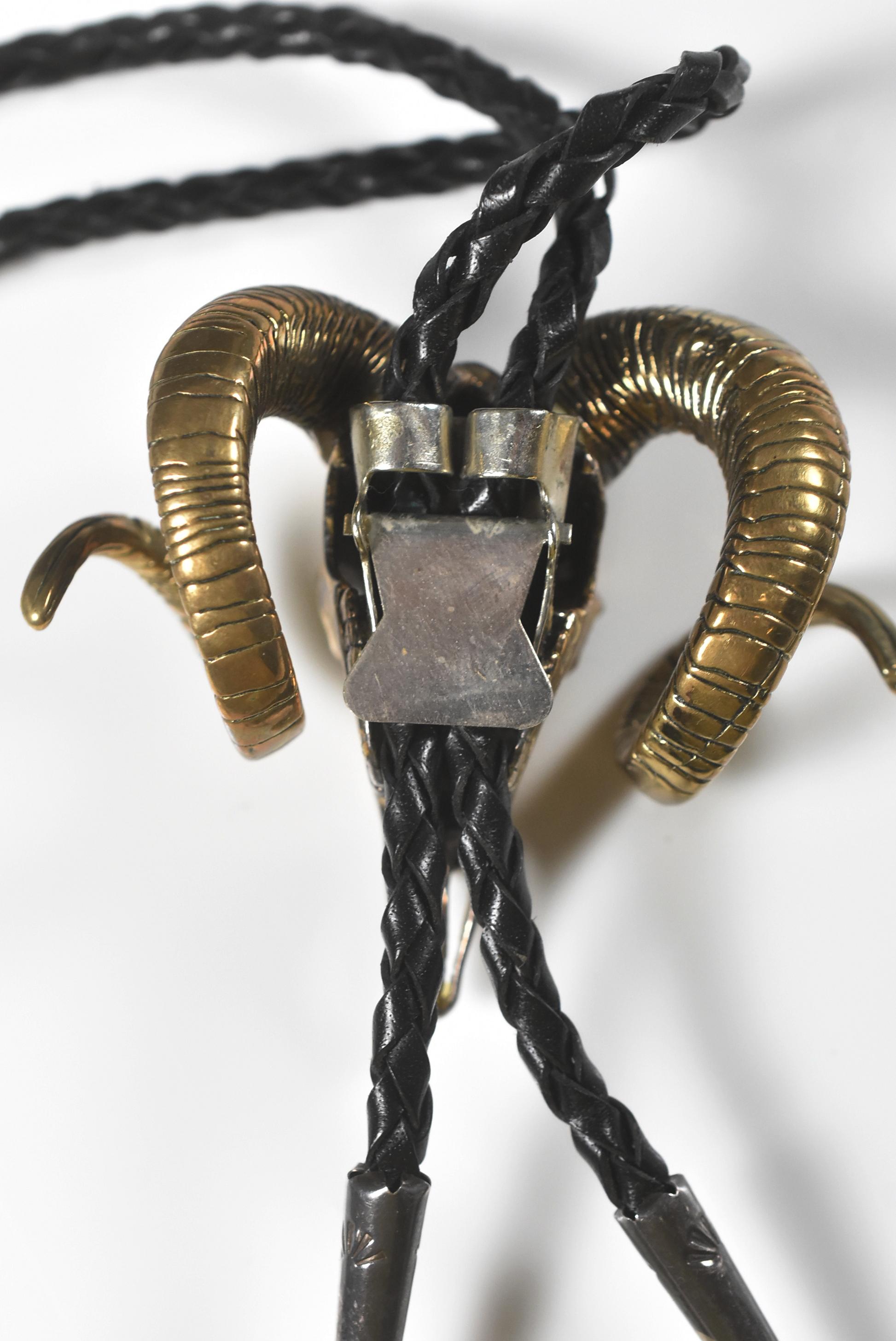 Bronzo Cravatta Bolo con testa di ariete in bronzo in vendita