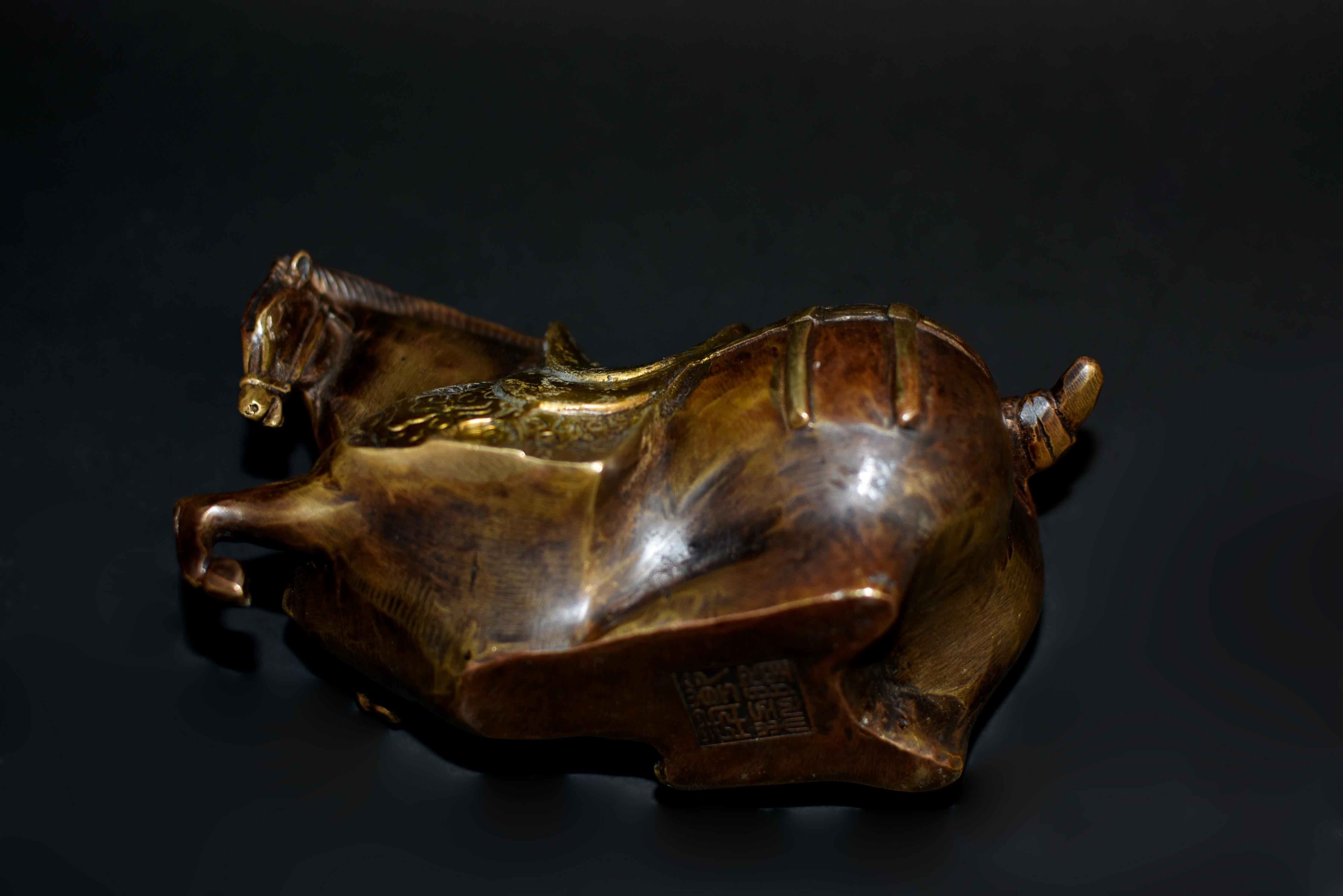 Bronze Recumbent Horse Han Style with Gilded Saddle For Sale 6