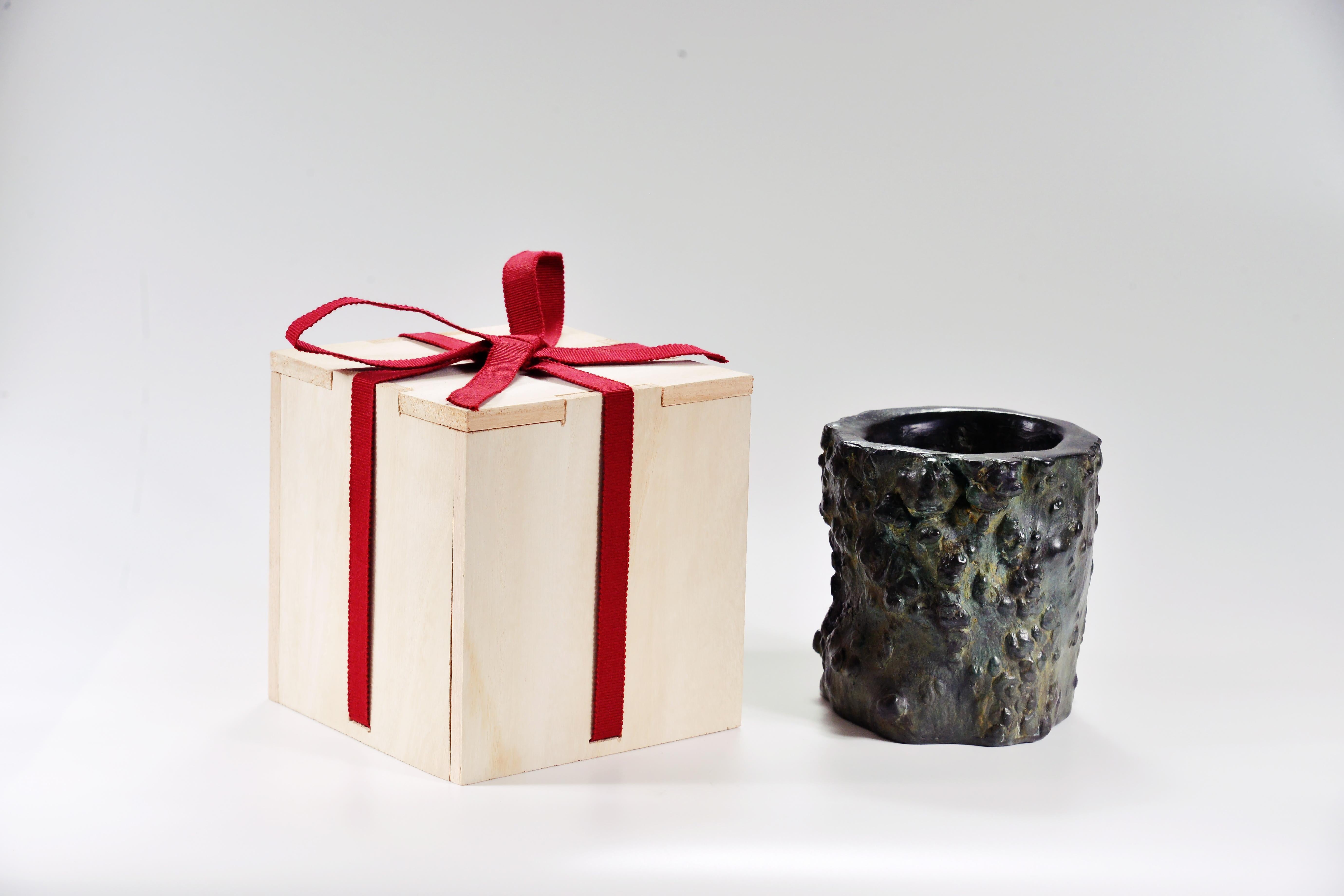 Bronze reproduction of a 17th Century Chinese Brush Pot by Armando Benato For Sale 1