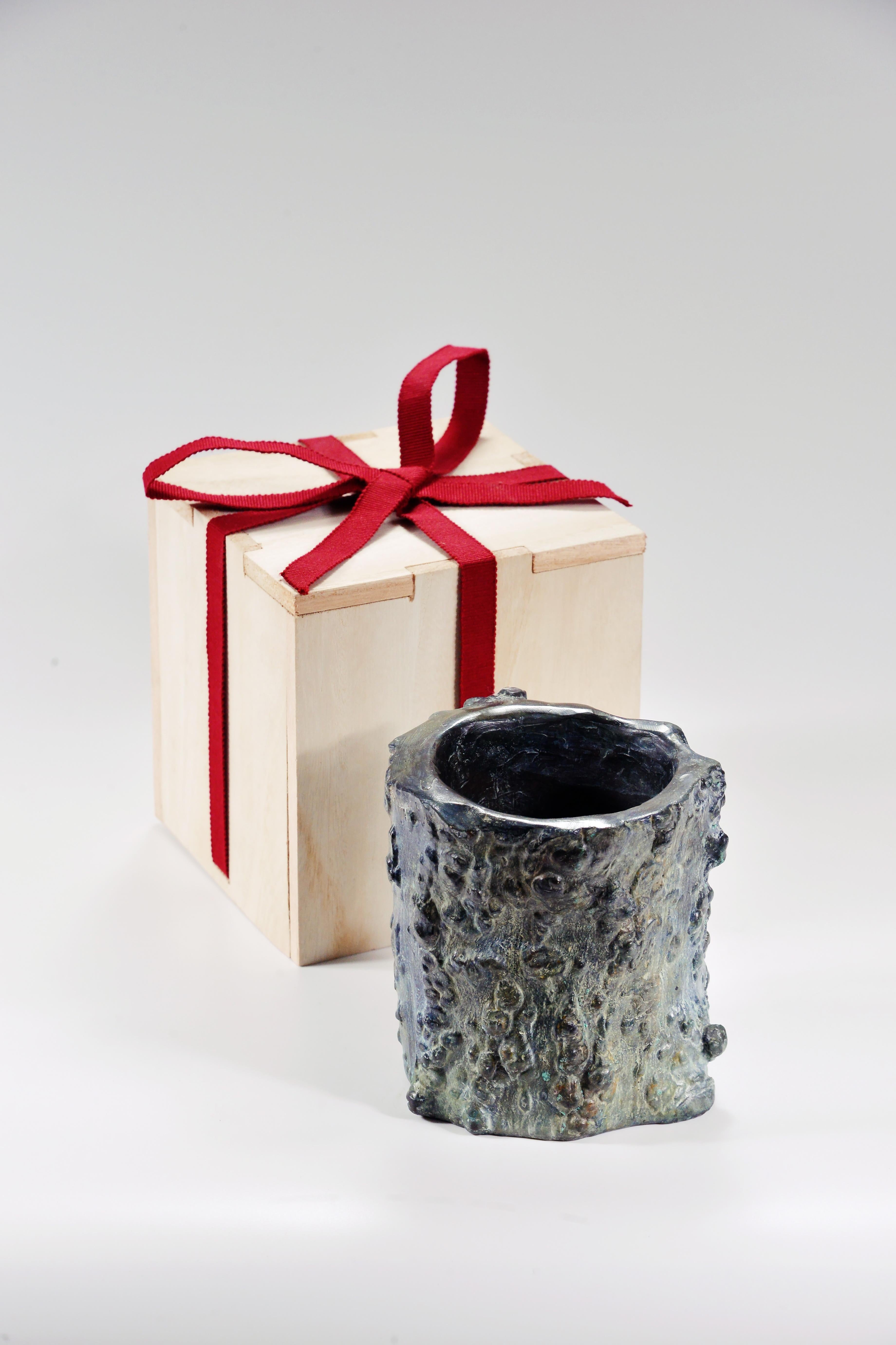 Bronze reproduction of a 17th Century Chinese Brush Pot by Armando Benato For Sale 2