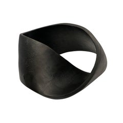 Thick Ribbon Design Bronze Sculpture, India, Contemporary