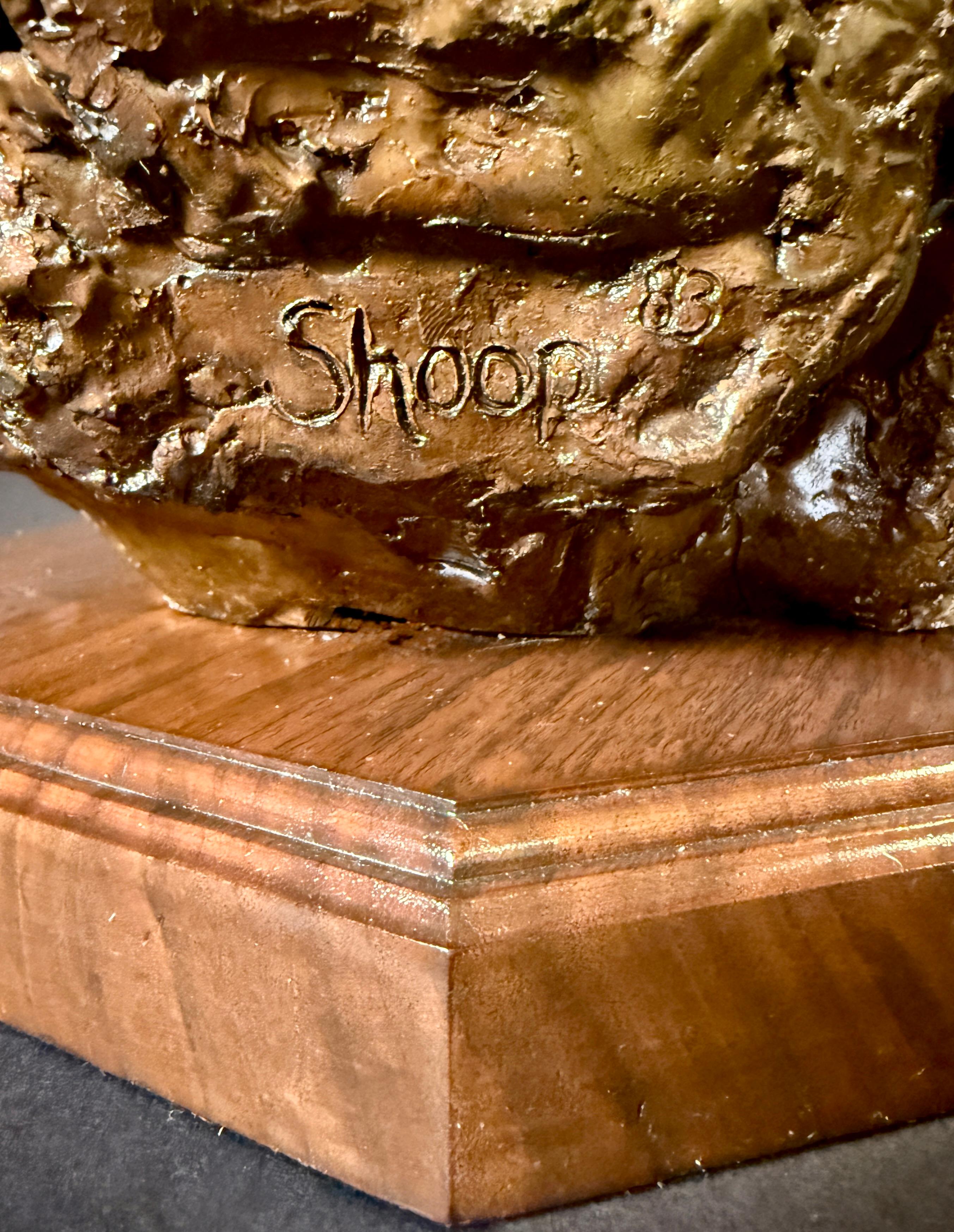 Orso ruggente in bronzo di Wally Shoop 