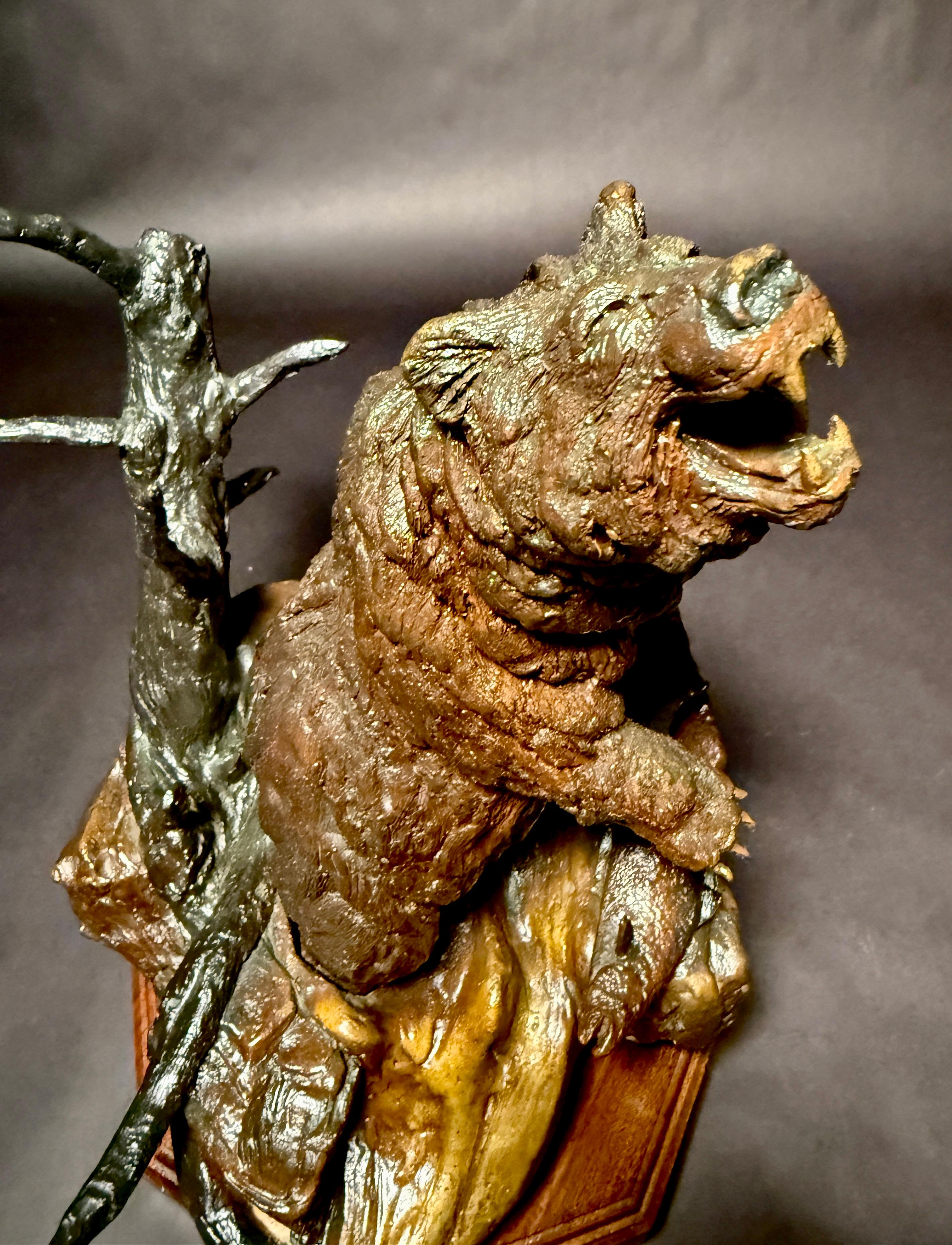 XX secolo Orso ruggente in bronzo di Wally Shoop 