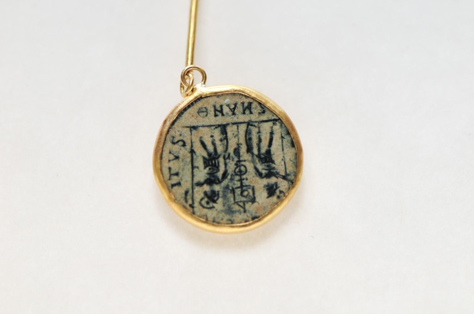 Pièces de monnaie romaines en bronze comme boucles d'oreilles avec de l'or 21K en vente 5