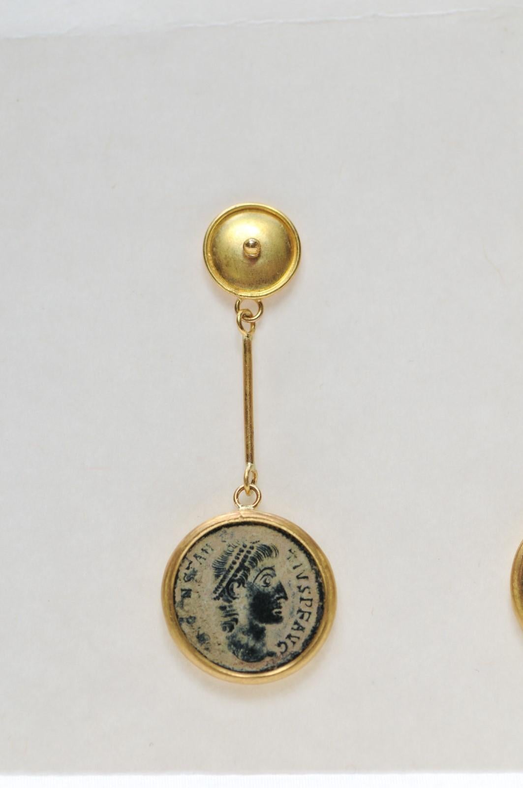 Romain classique Pièces de monnaie romaines en bronze comme boucles d'oreilles avec de l'or 21K en vente