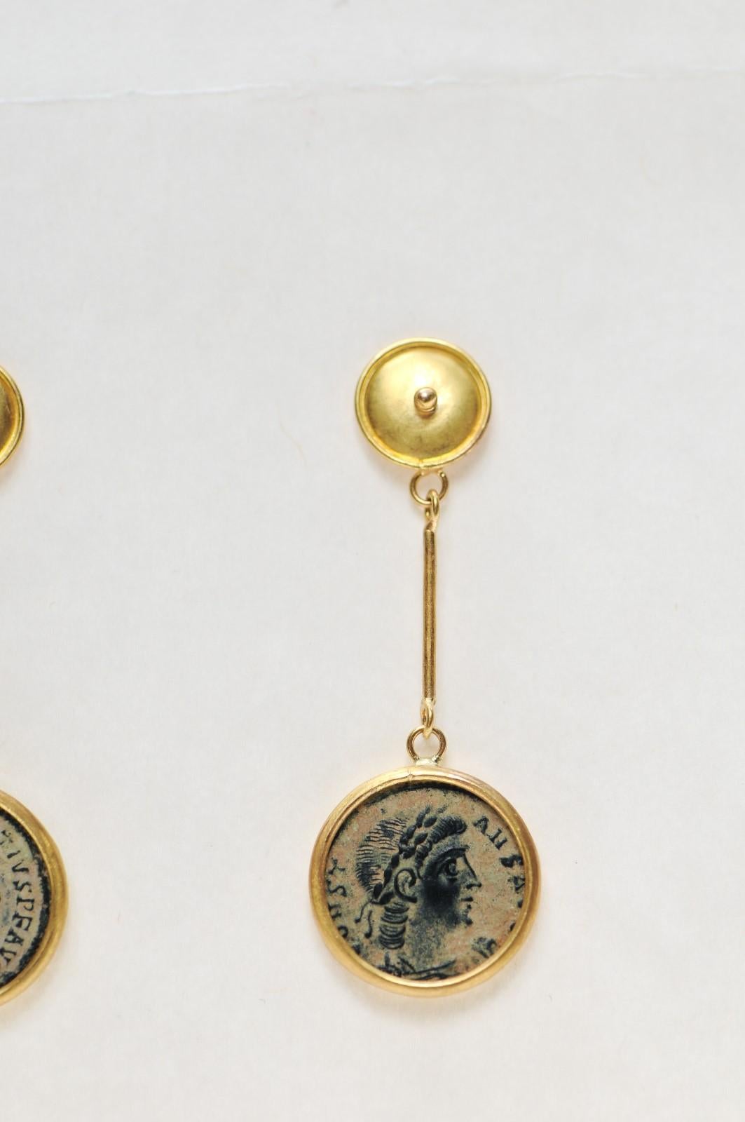 Pièces de monnaie romaines en bronze comme boucles d'oreilles avec de l'or 21K Excellent état - En vente à Atlanta, GA