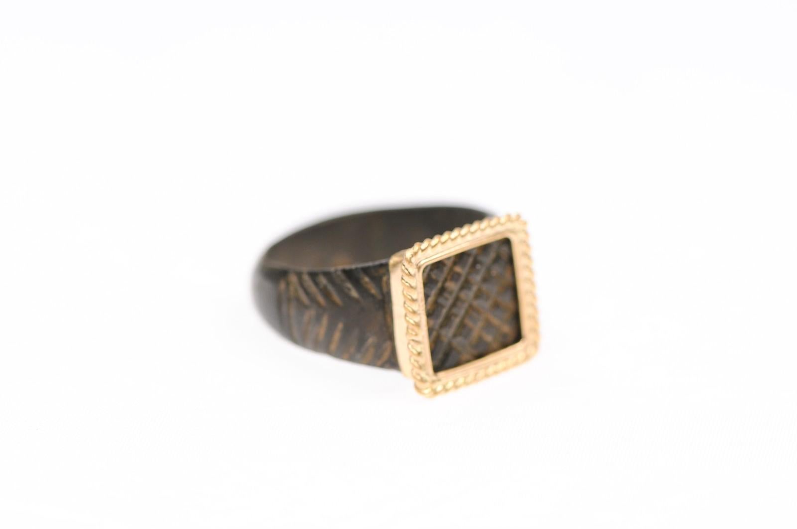 Anello romano in bronzo con inserti in K.K. in vendita 3