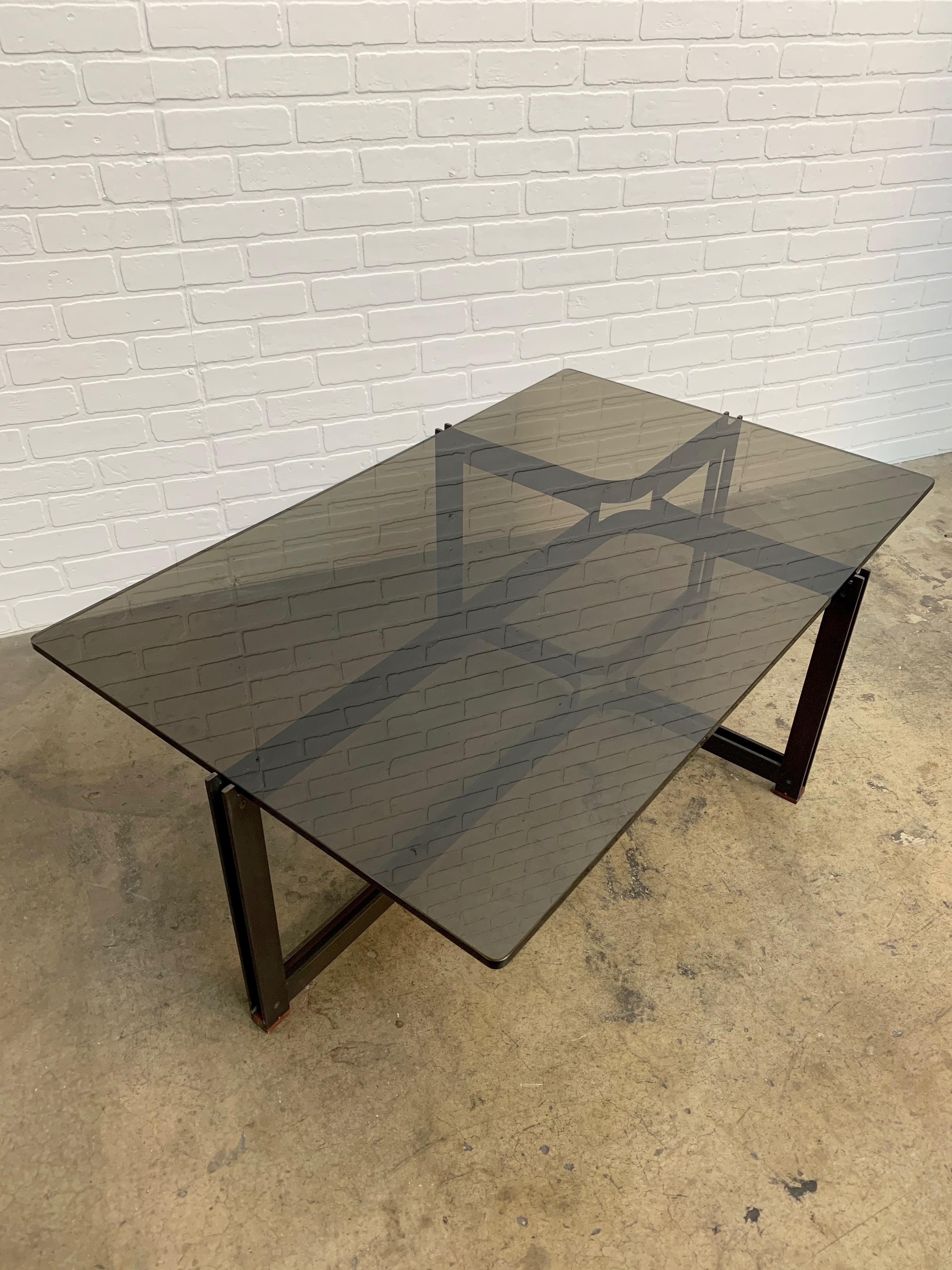 Table basse en bronze:: bois de rose et verre fumé de Tom Lopinski pour Dunbar en vente 7